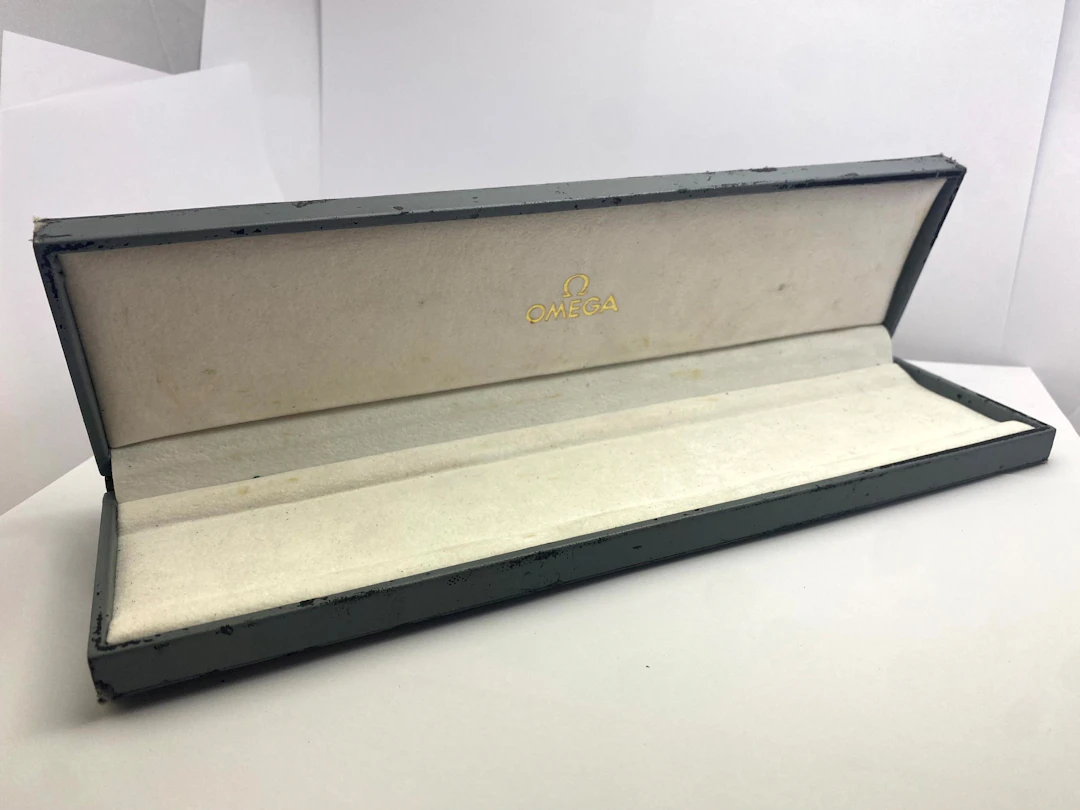 Vintage Omega Box grey