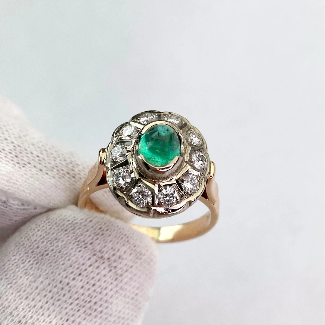 0.9 ct Emerald & Diamond Ring: “Green Majesty”