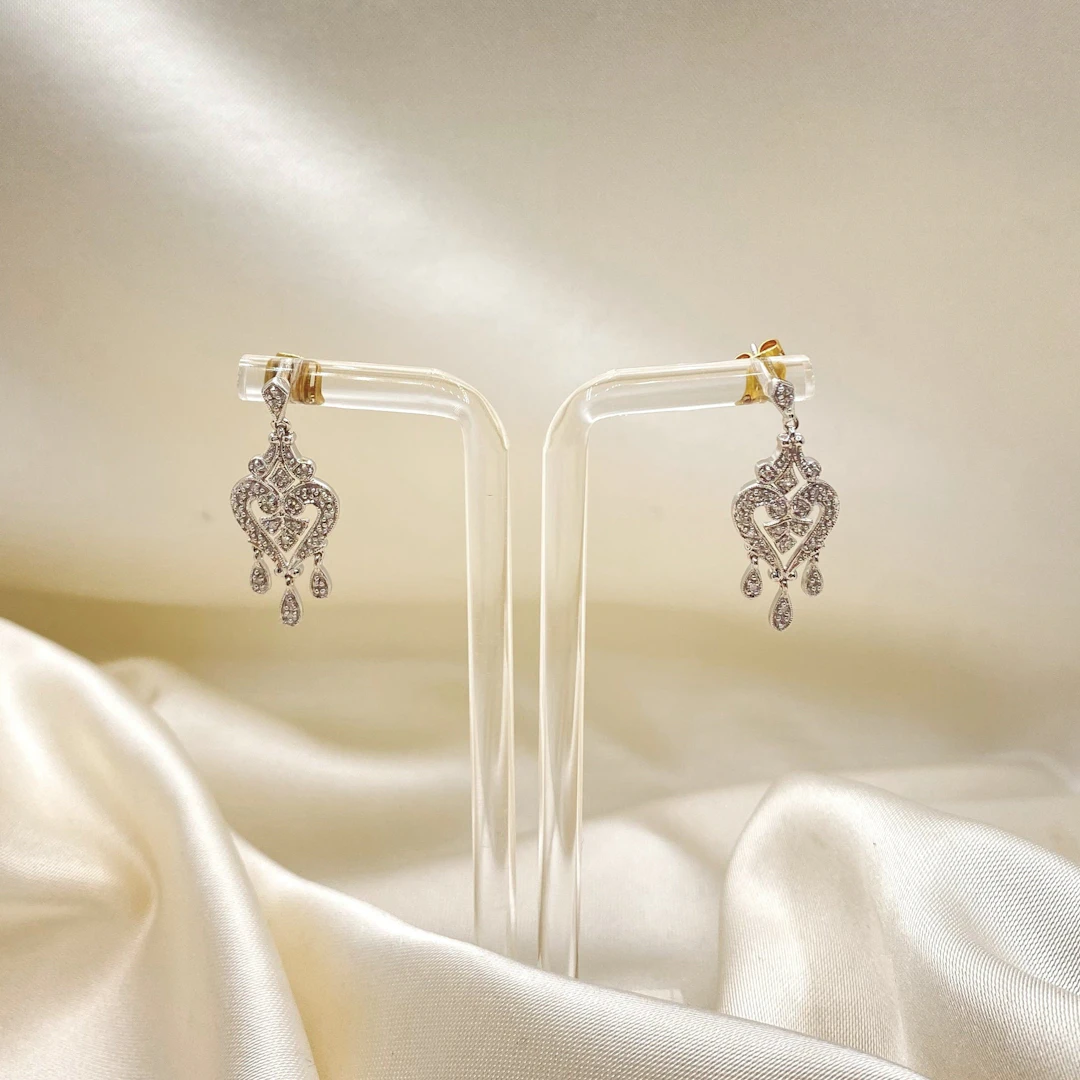Exquisite diamond earrings in 585 white gold – Timeless elegance of