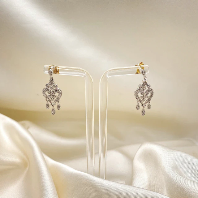 Exquisite diamond earrings in 585 white gold – Timeless elegance of