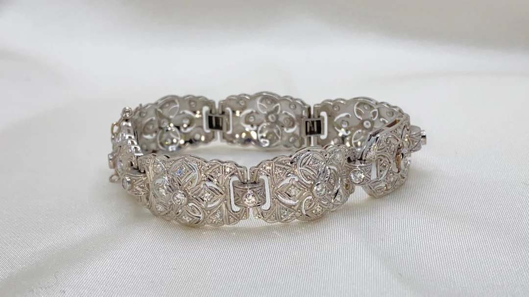 Solid Platinum bracelet – Art Deco Design – with 3.5 ct diamonds: