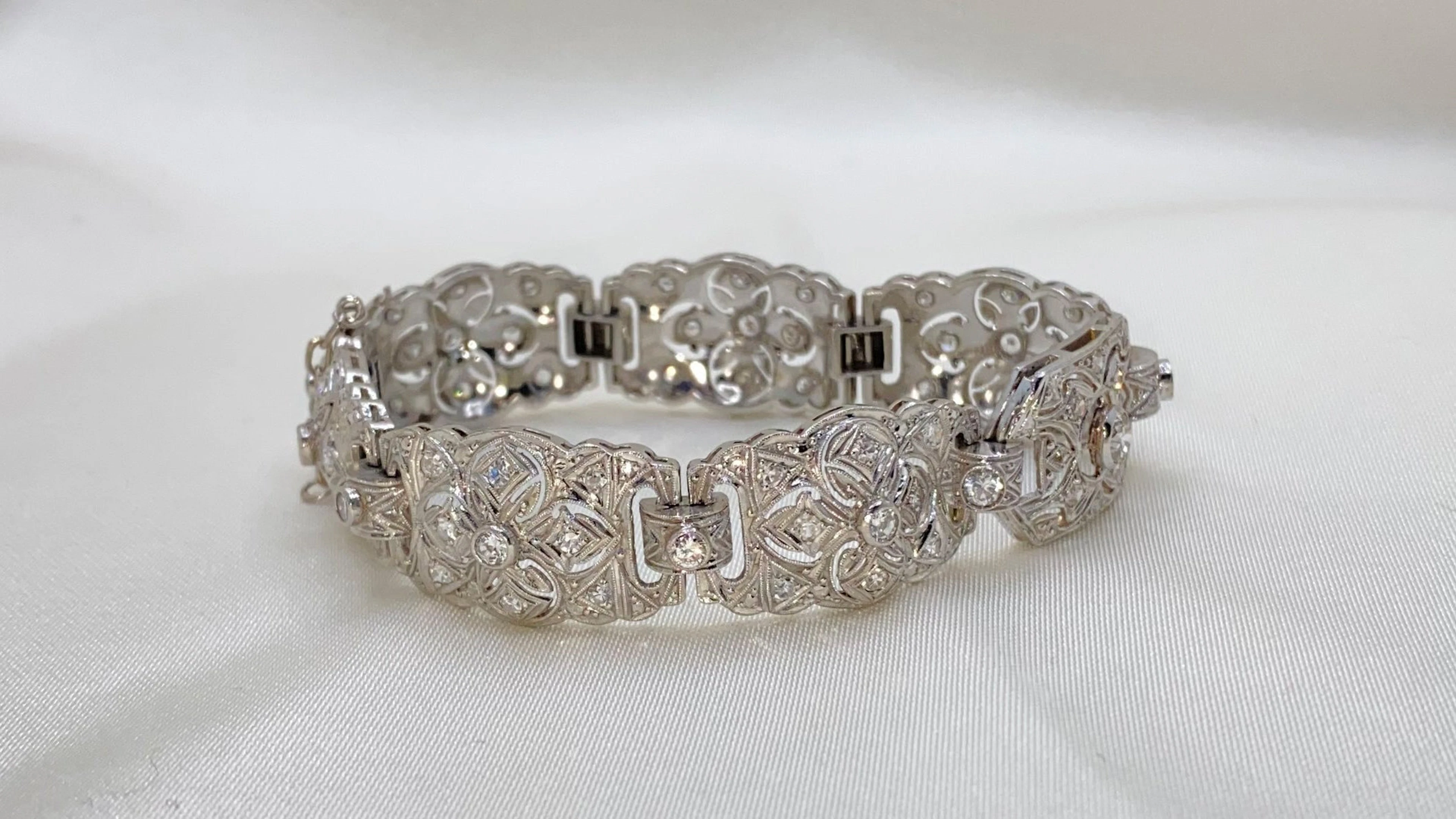Solid Platinum bracelet – Art Deco Design – with 3.5 ct diamonds: