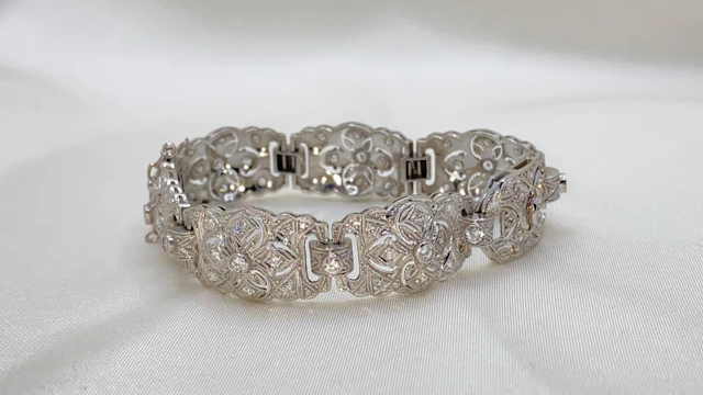 Solid Platinum bracelet – Art Deco Design – with 3.5 ct diamonds: