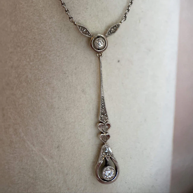 Antique necklace in yellow gold, platinum and silver with historic