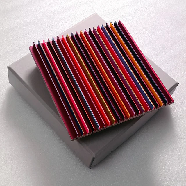 Jürgen Paas "JUKEBOX (Light)"_Dunkelrot - Zweigstelle Berlin