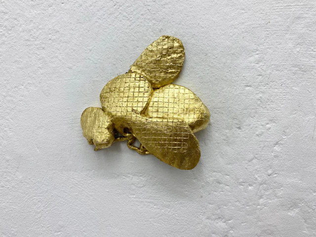 Veronika Veit "crushed sculpture of a fly 01" - Zweigstelle Berlin