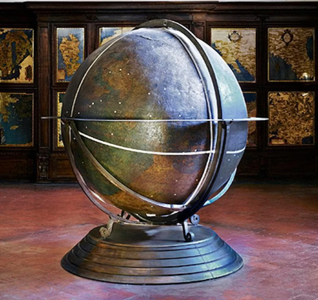 Candida Höfer "Historisch-Geographischer Schul-Atlas" - Zweigstelle Berlin