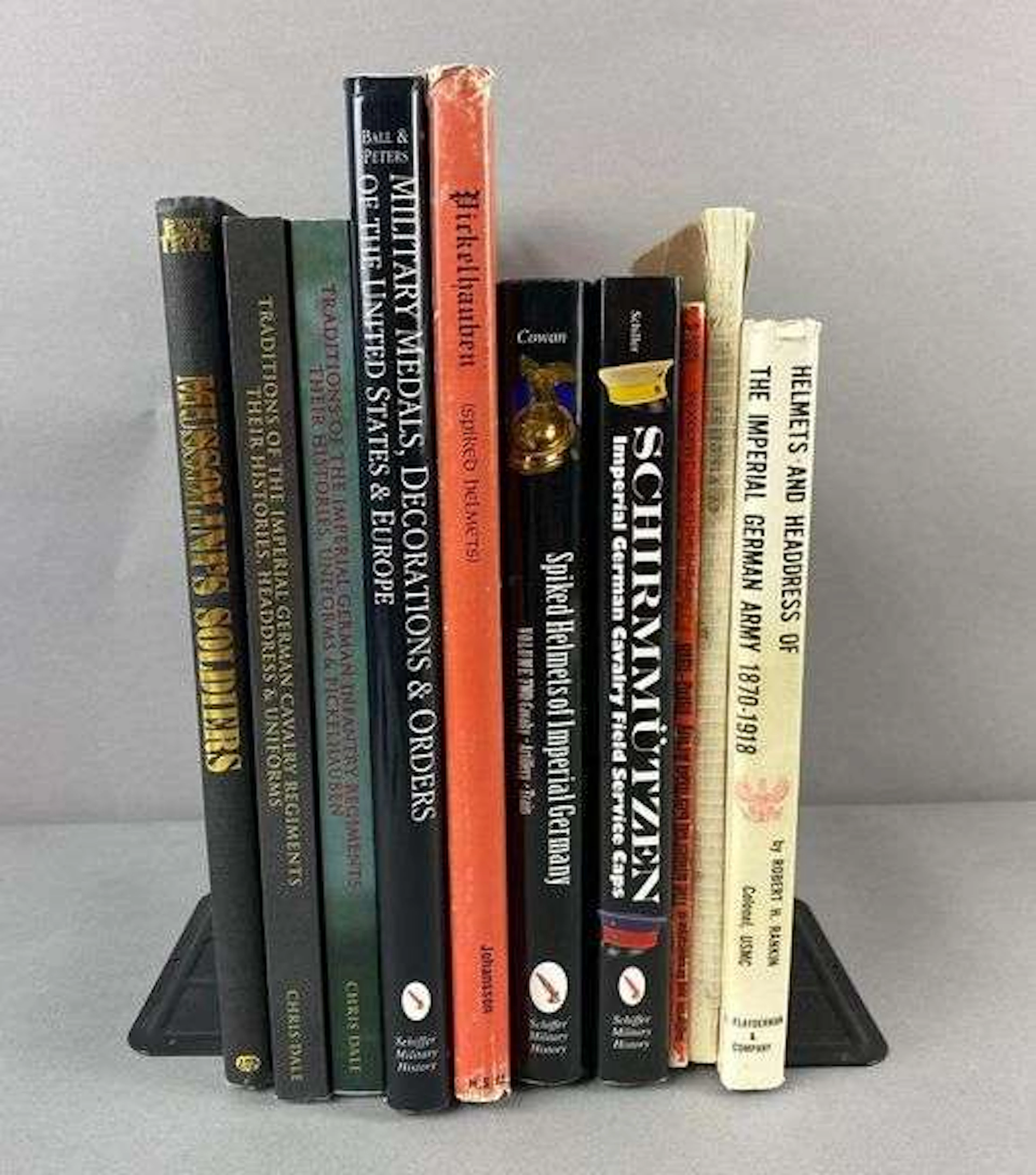 Group of Assorted WW1/WW2 Collector Refrence Books