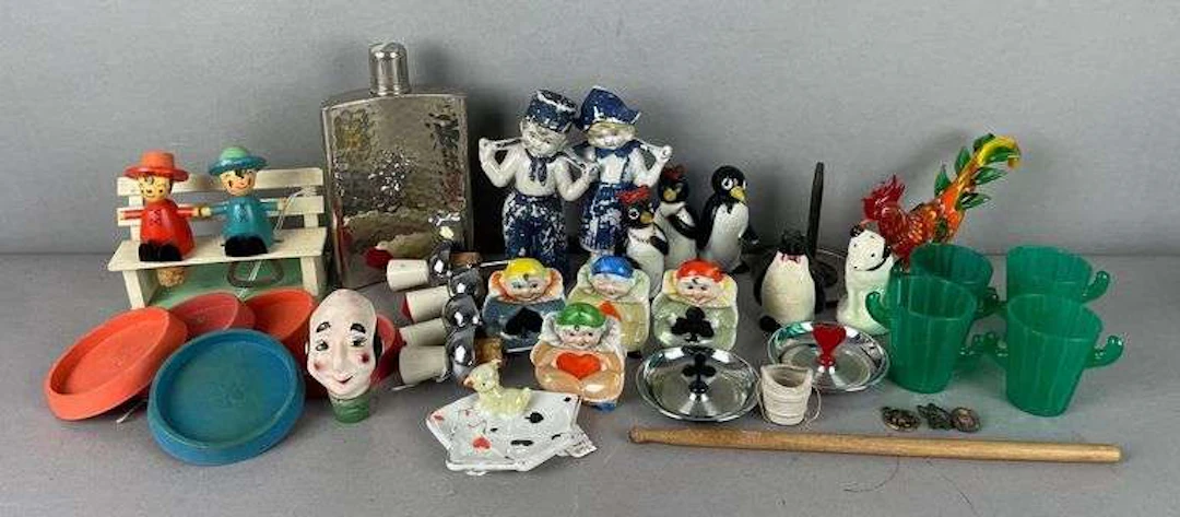 Group of Vintage Poker Night Related Items and More