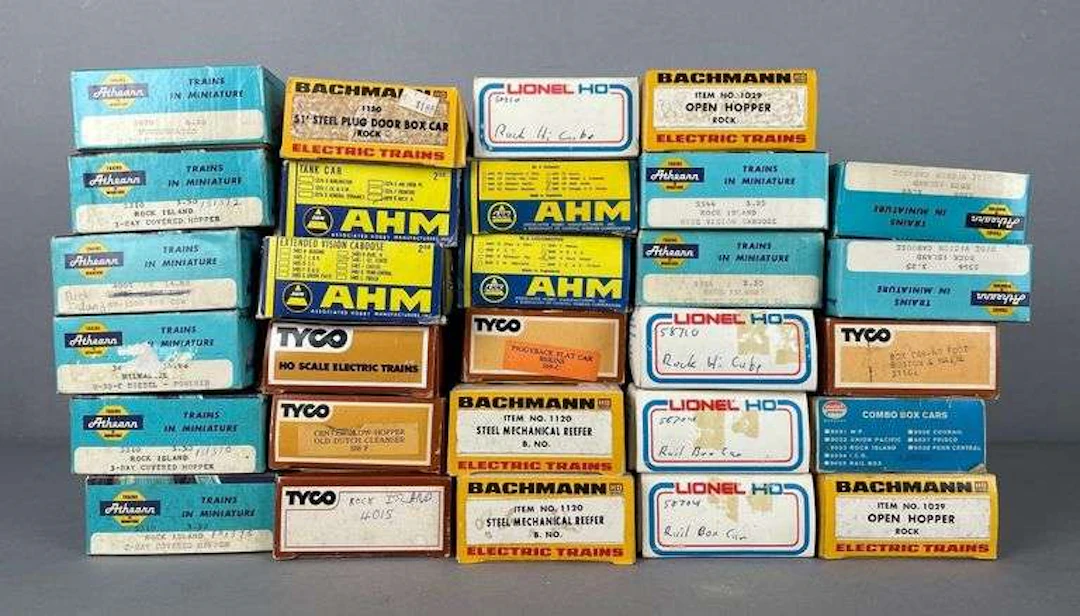 Group of HO Scale Train Cars