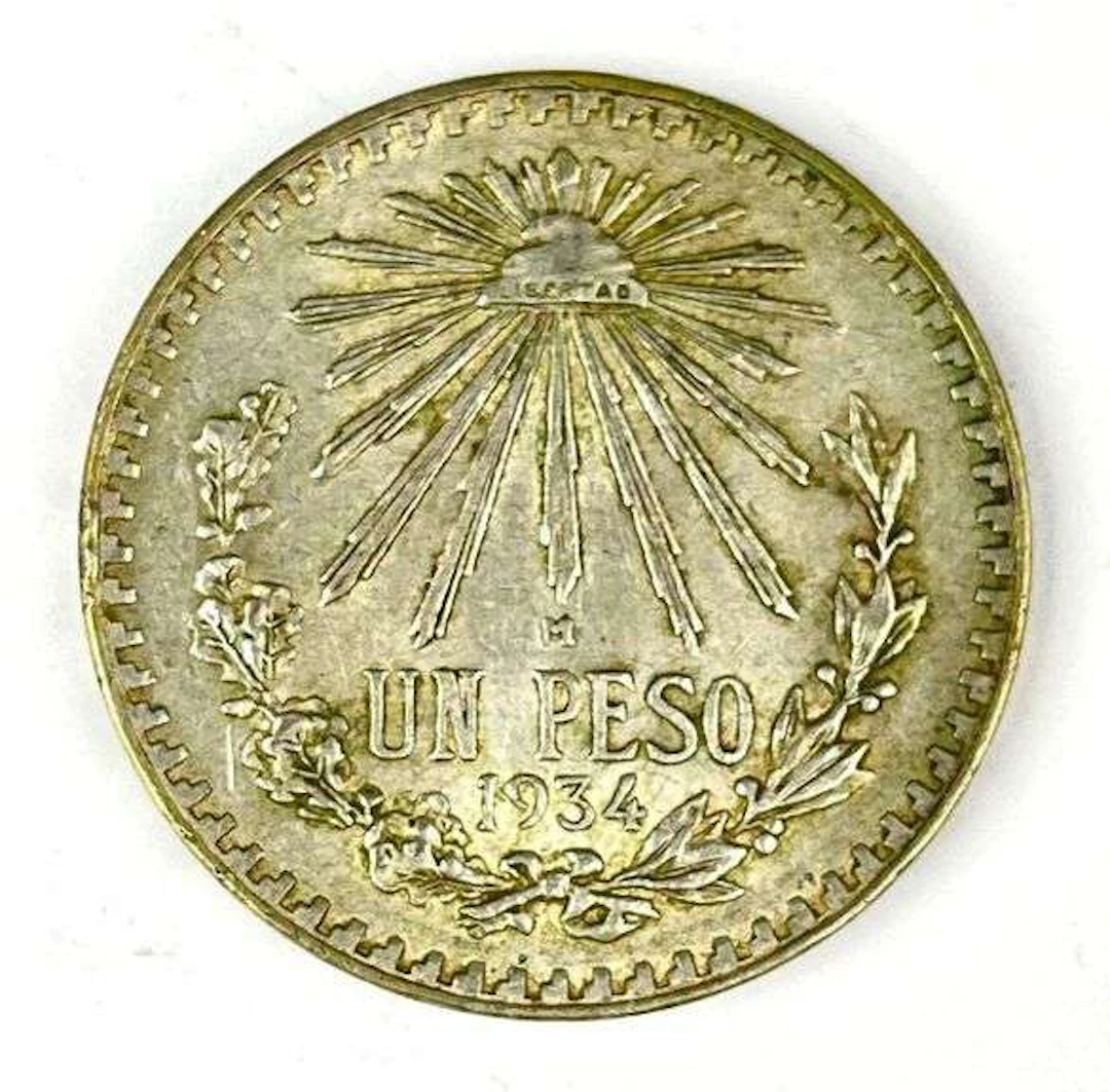 1934 Mexico Un Peso Cap and Rays .720 Silver Coin