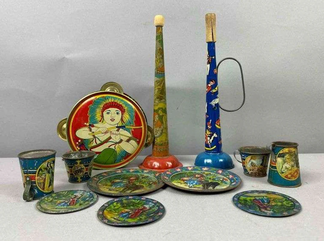 Group of 1940’s Tin Litho Toys