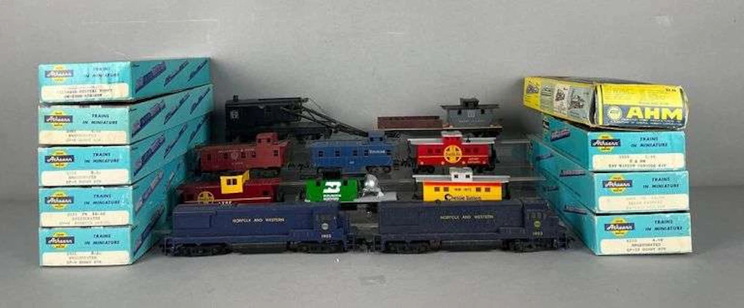Group of Athearn and More HO Scale Train Cars