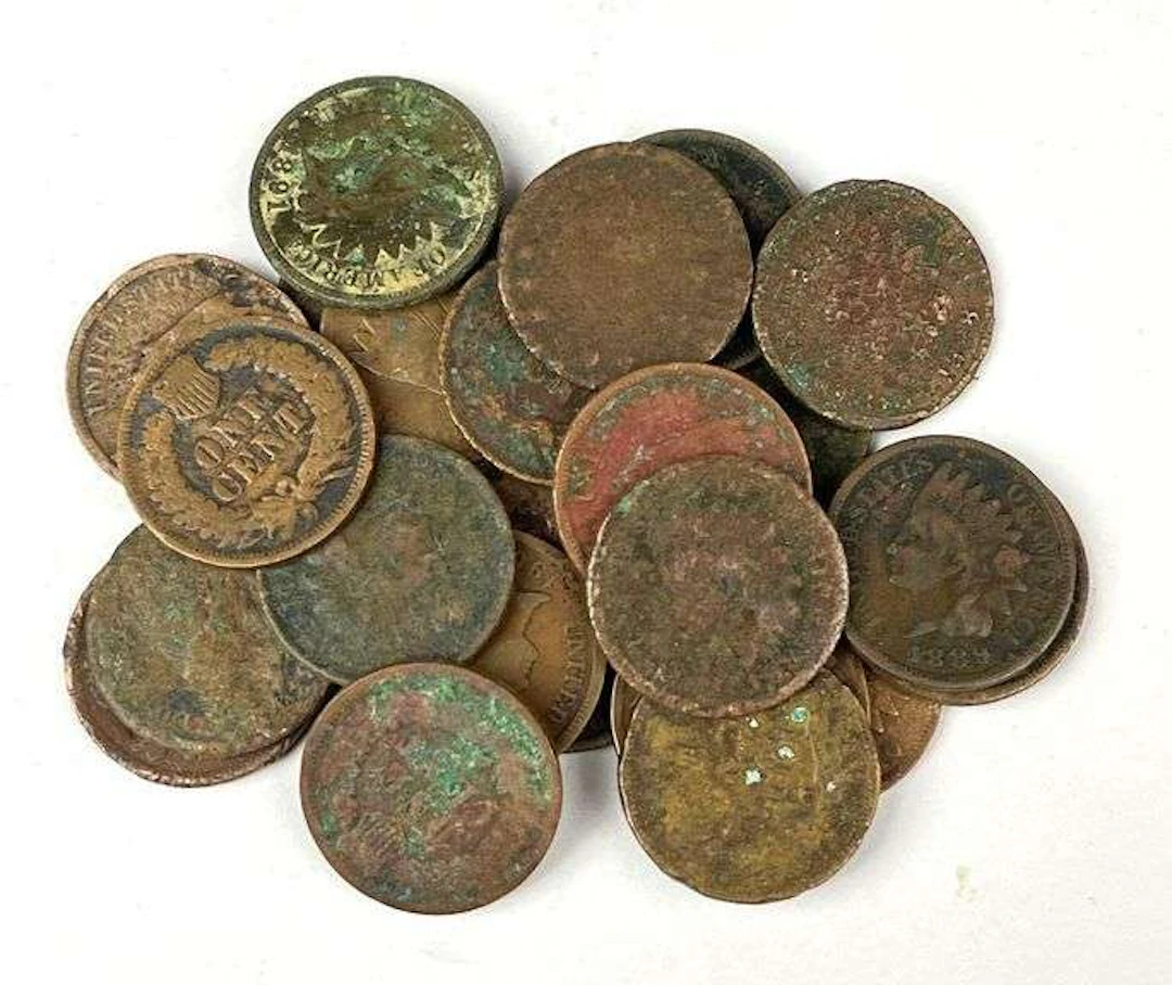 Group of 24 US Indian Head Cents