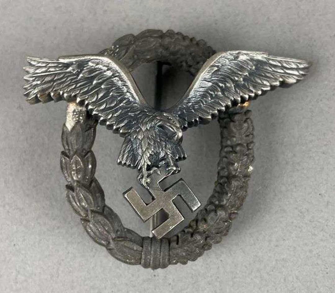 Late WW2 German Luftwaffe Pilot Badge