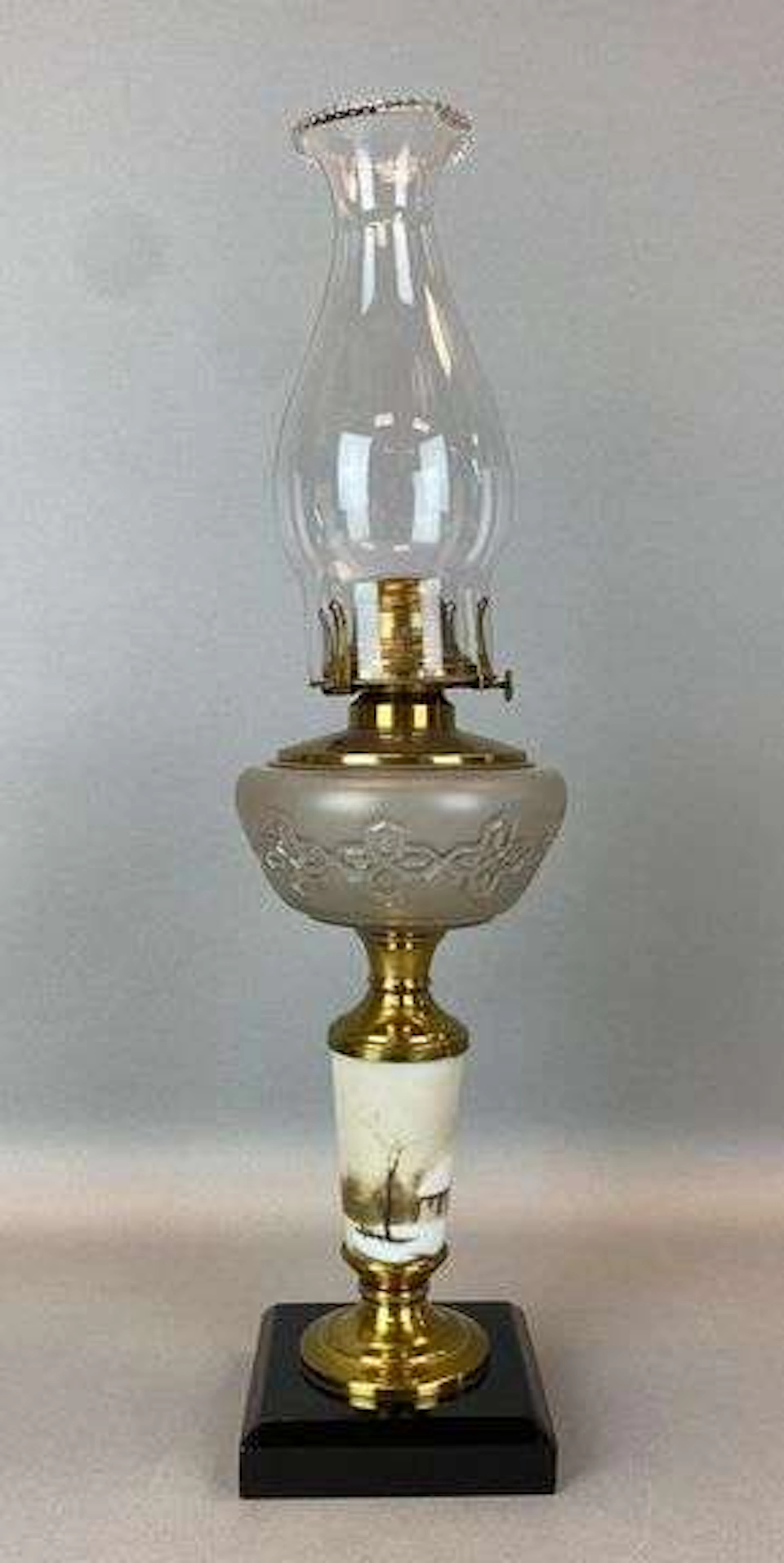 Antique Queen Anne Rayo Victorian Oil Table Lamp
