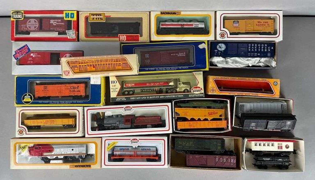 Group of HO Scale Train Cars