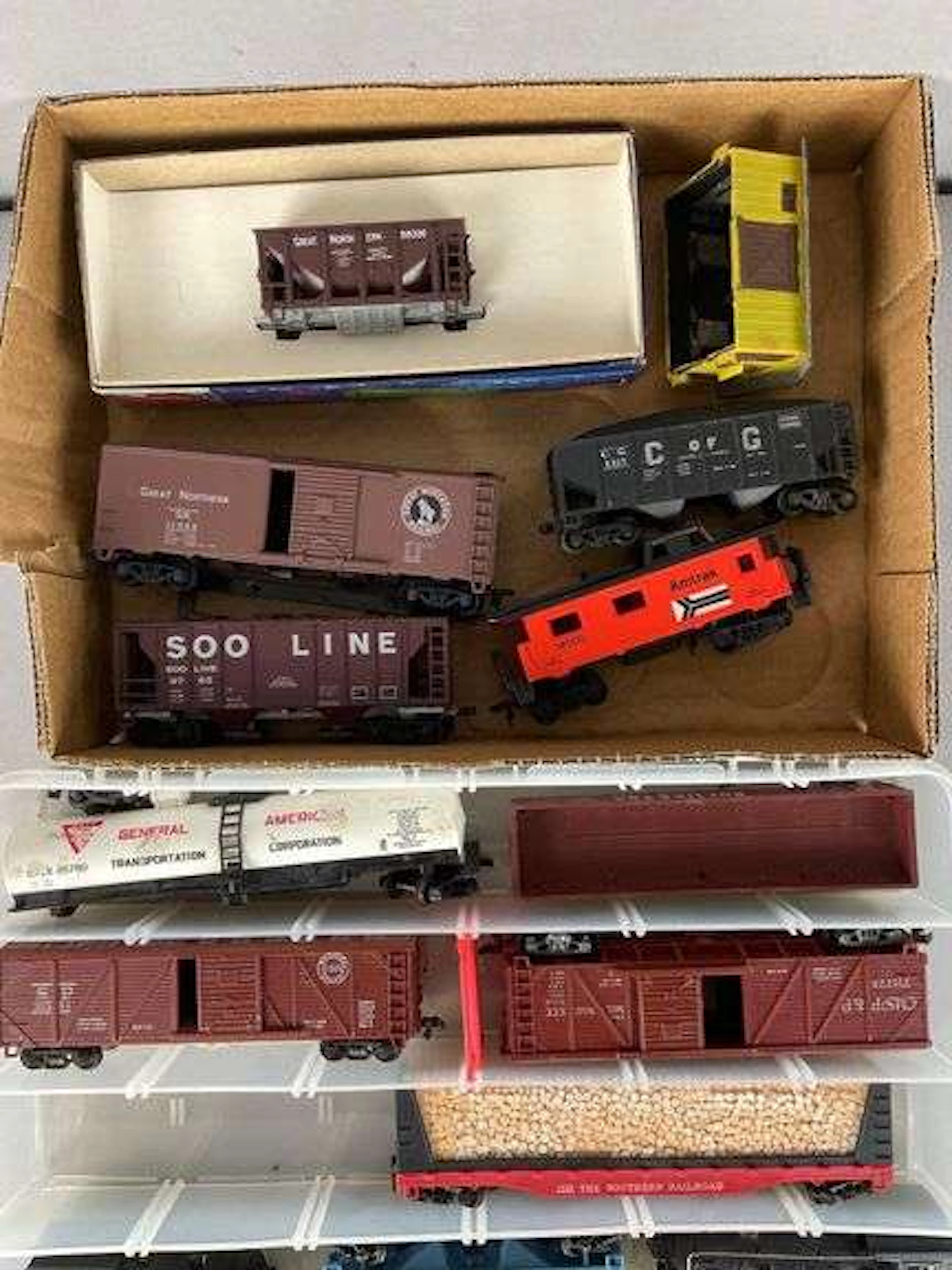 Group of HO Scale Train Cars