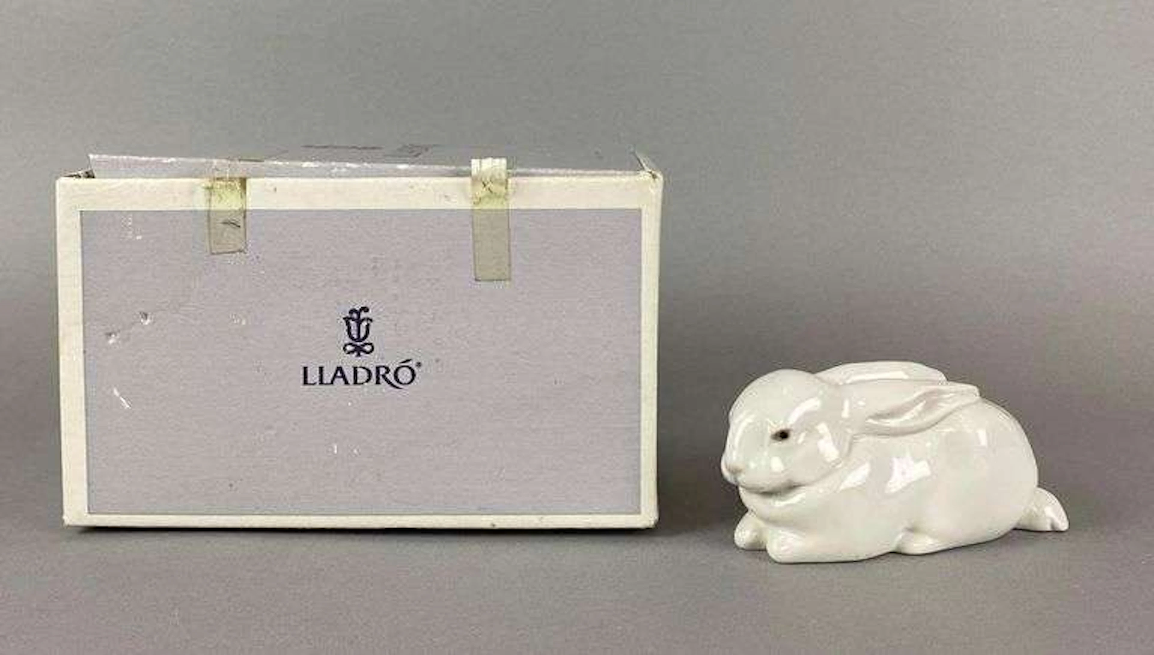 Lladro Porcelain Sleeping Bunny Figurine
