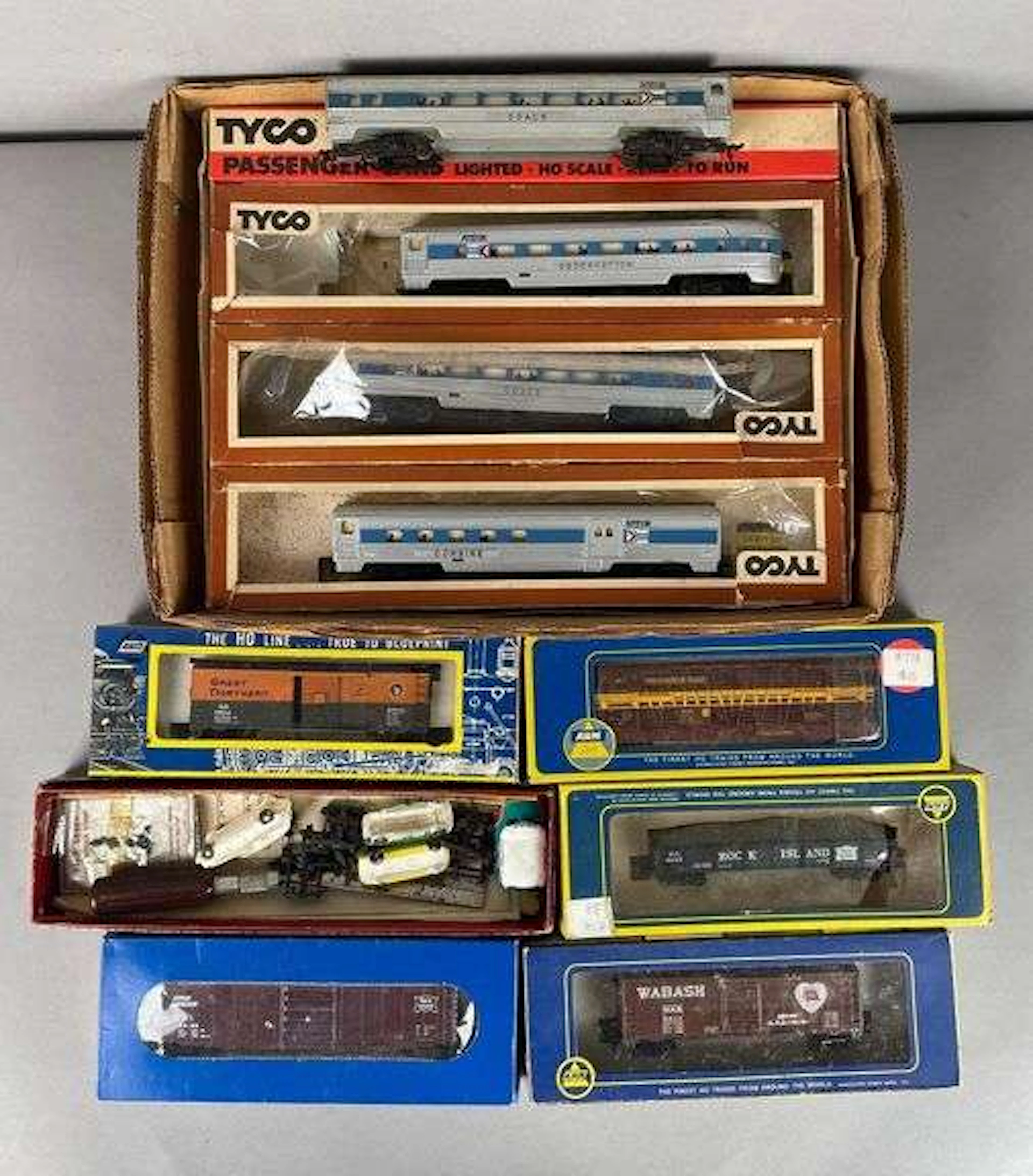 Group of HO Scale Train Cars