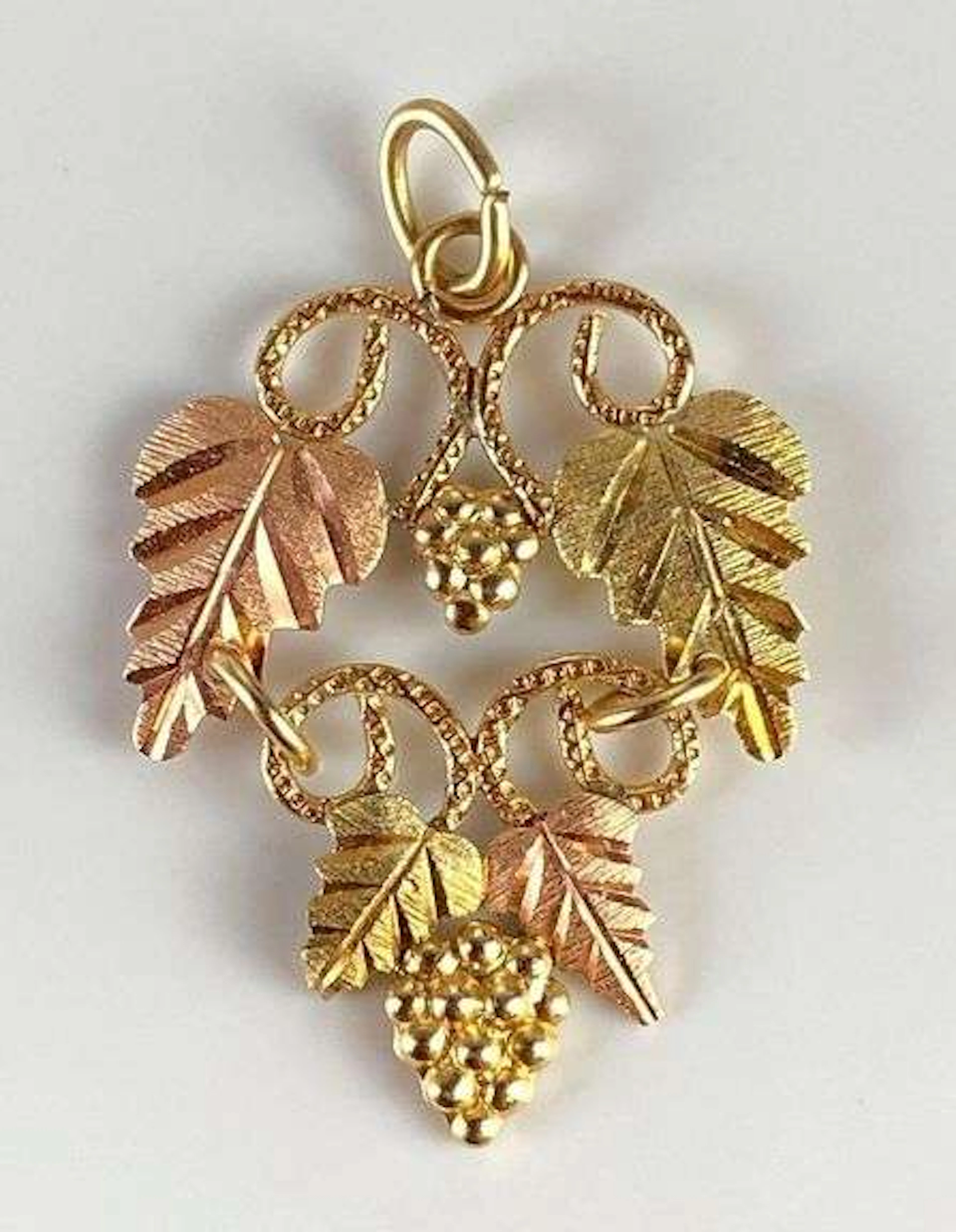10K Black Hills Gold Grape Leaf Motif Necklace Pendant