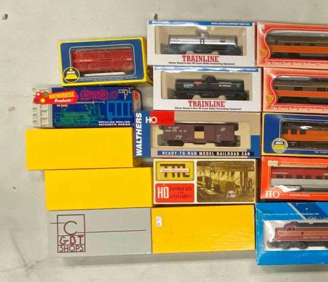 Group of HO Scale Train Cars