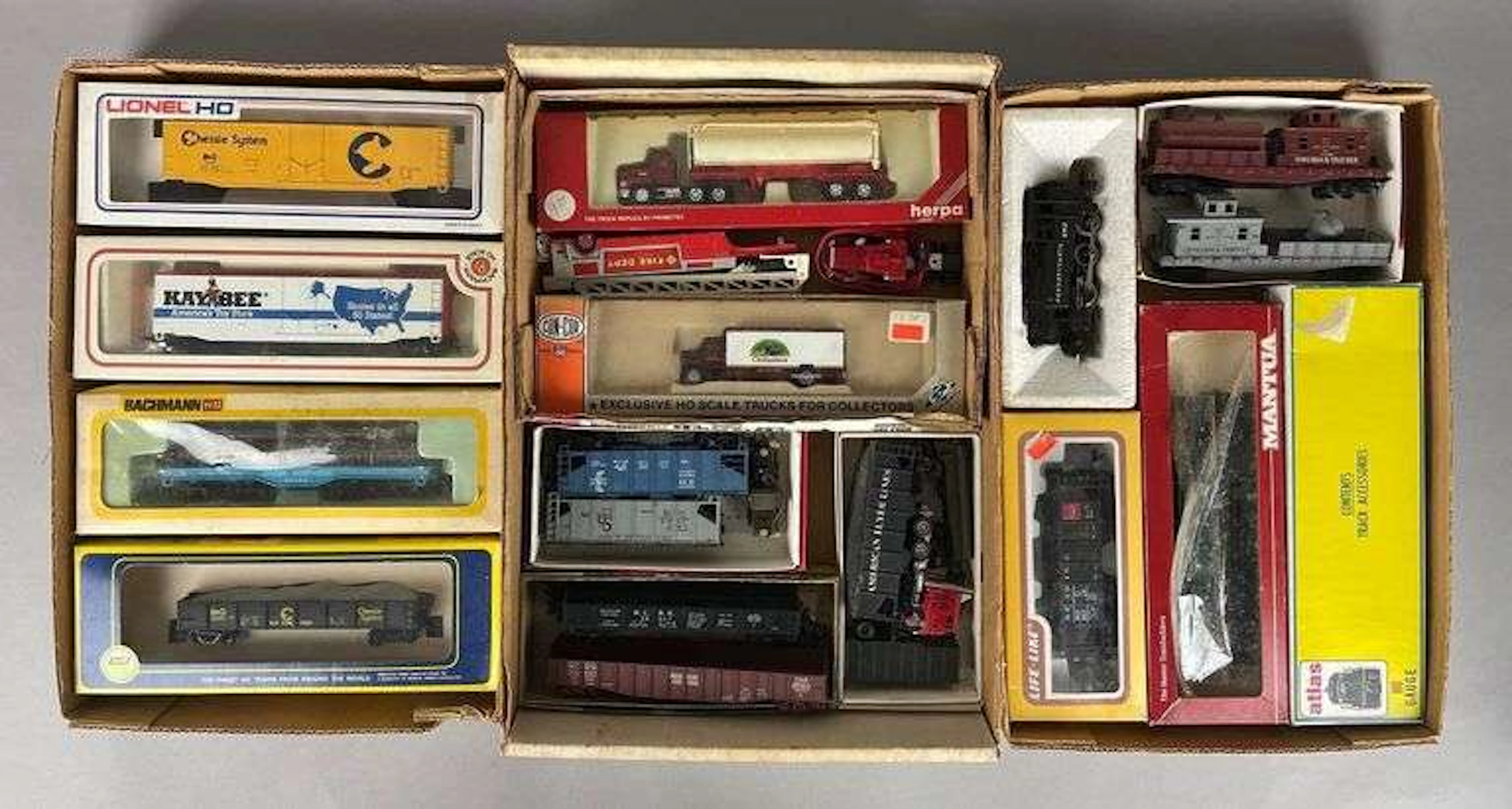 Group of HO Scale Train Cars