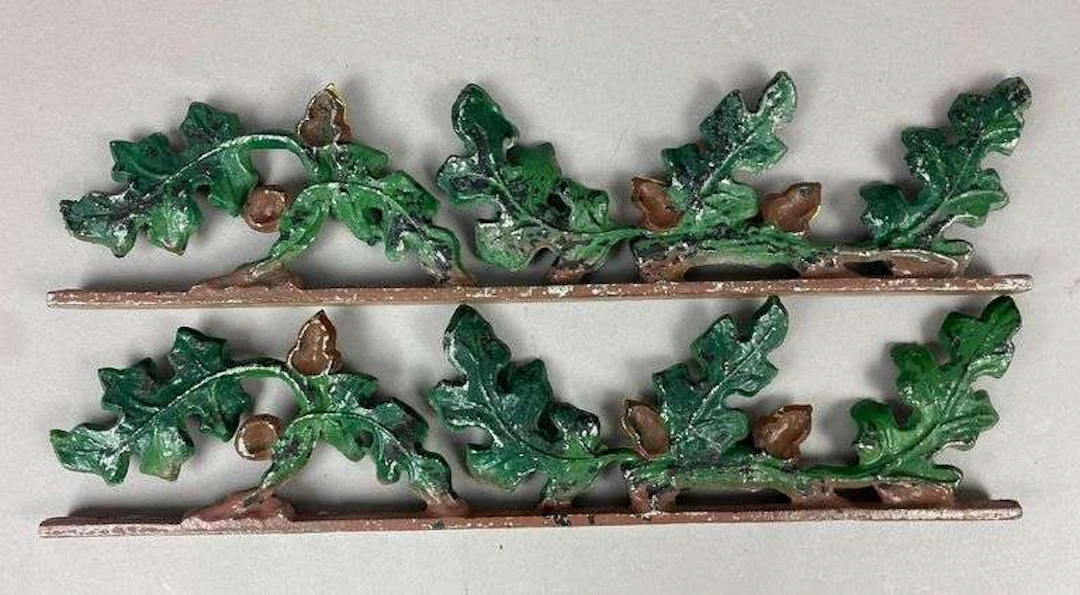 Antique Cast Iron Oak and Leaf Railing Accents