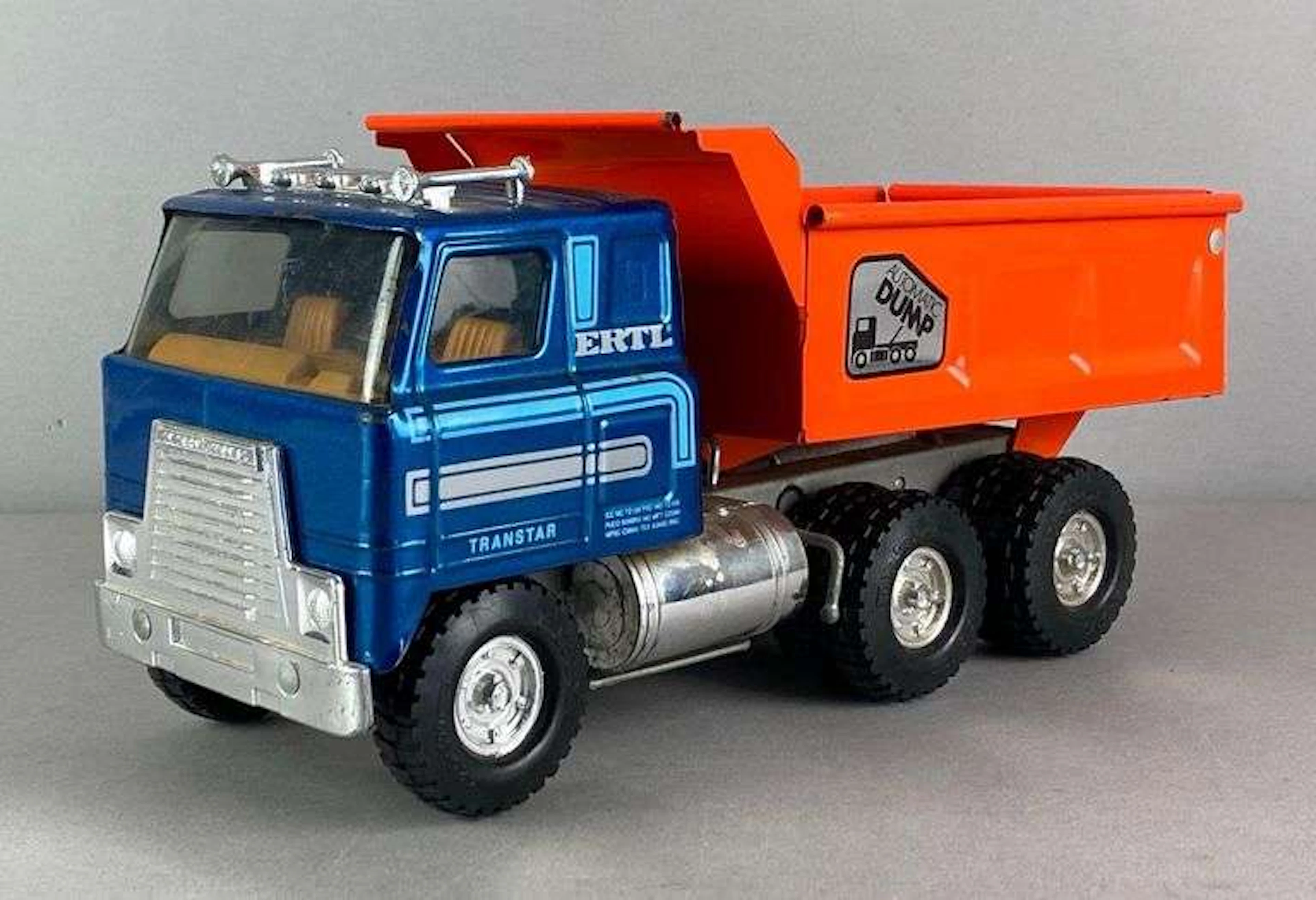 ERTL International Transtar Pressed Steel Dump Truck