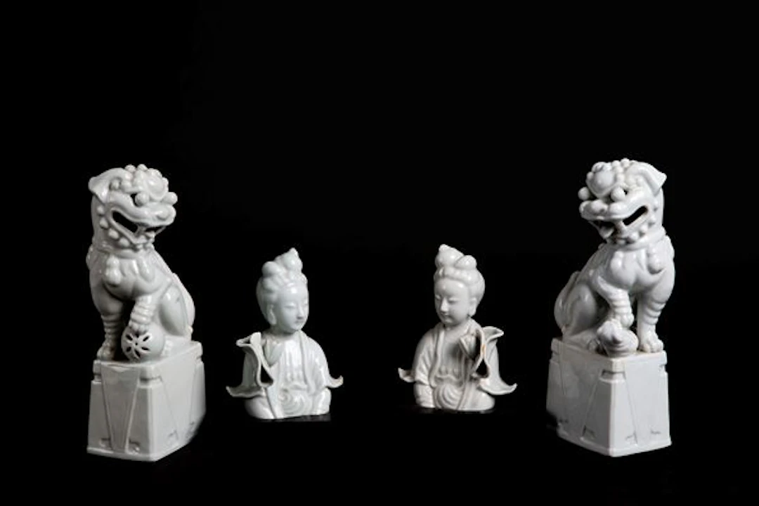 Four sculptures "FO DOGS" and "GEISHAS"