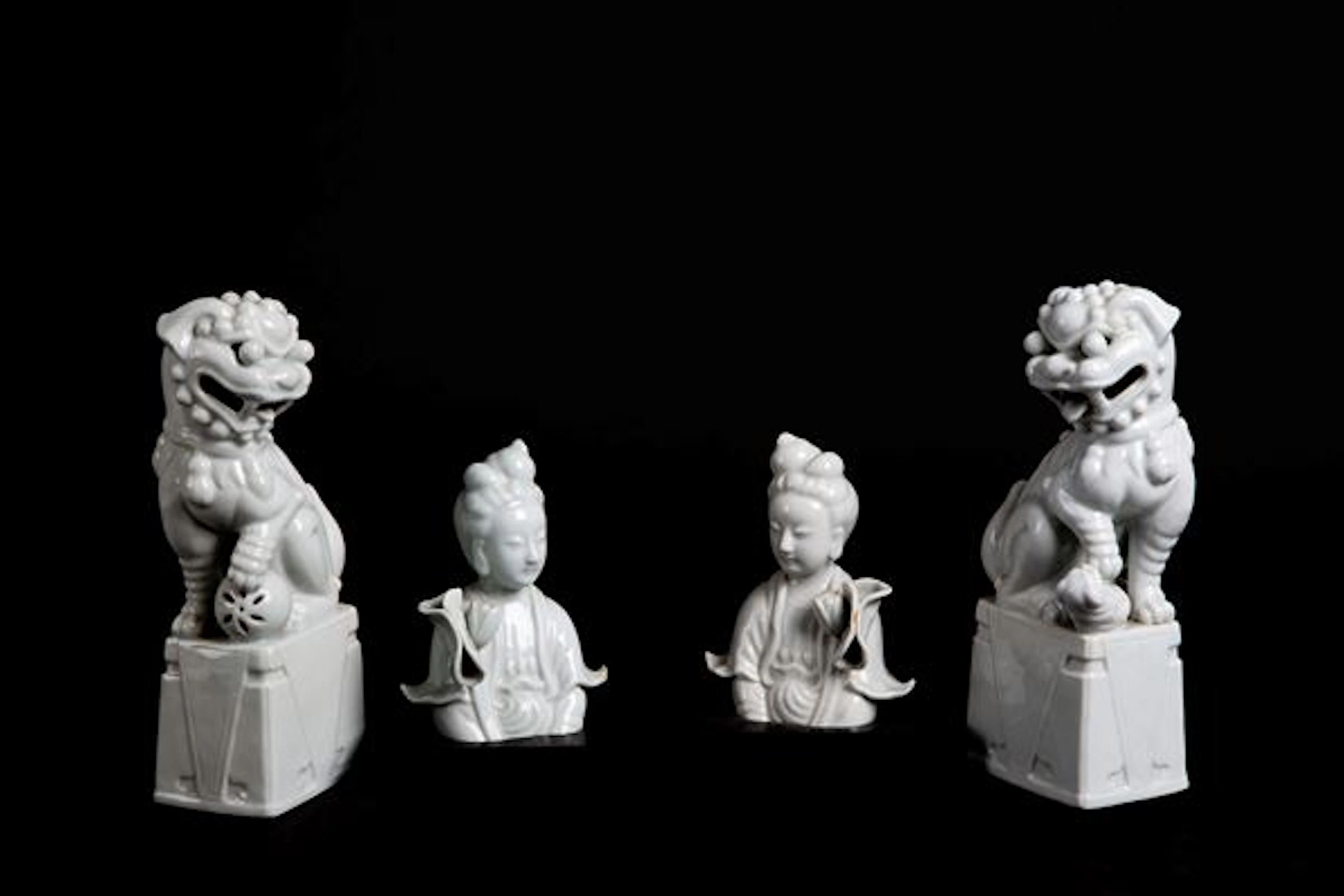 Four sculptures "FO DOGS" and "GEISHAS"