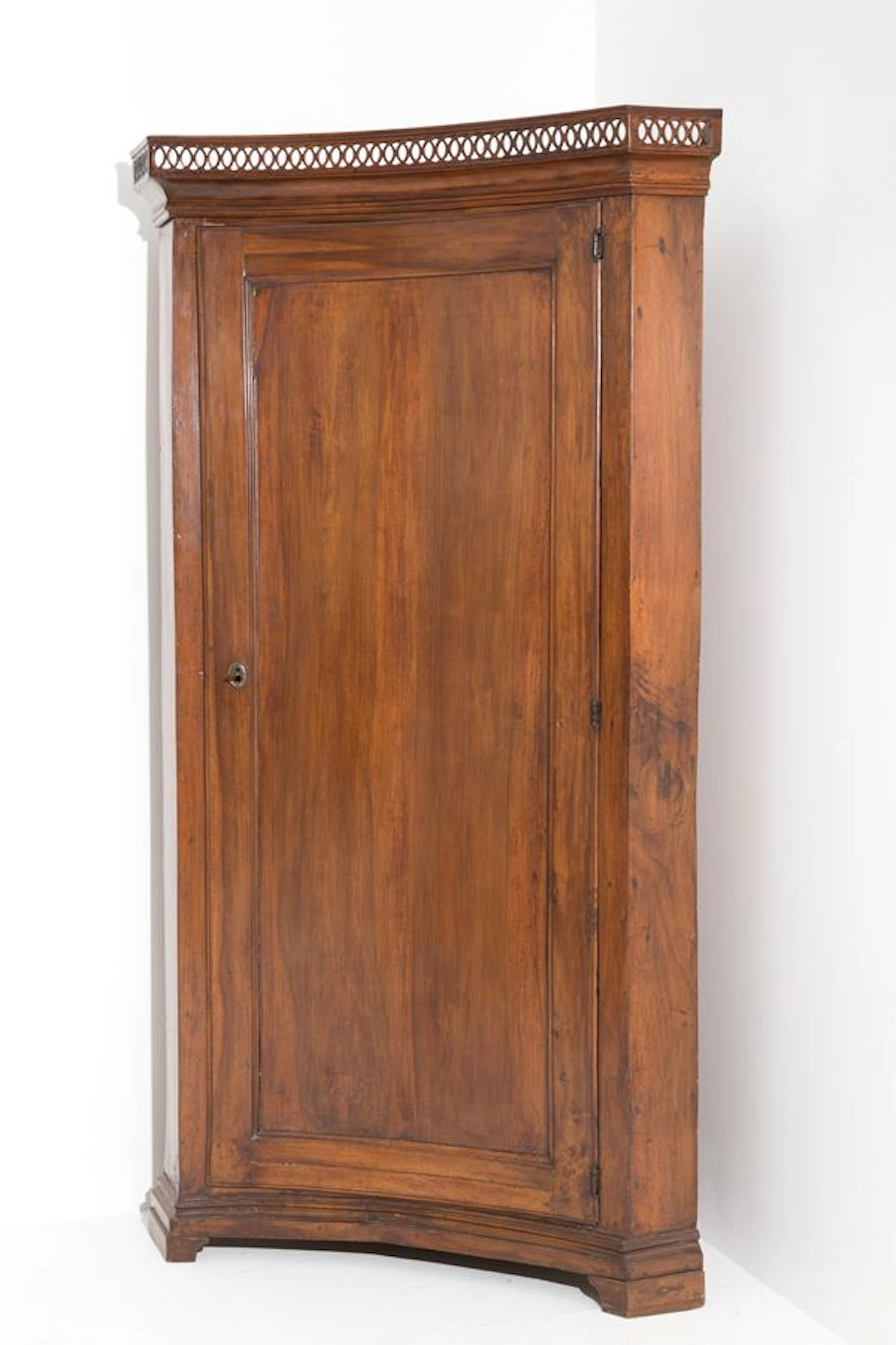 Mobile angolare in legno