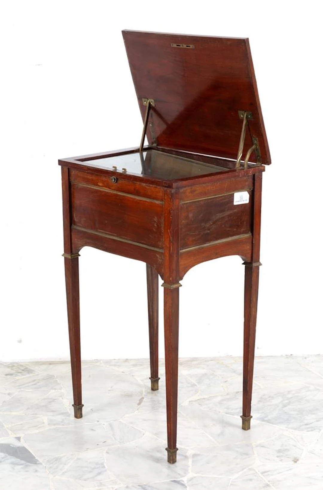 Mobiletto con piano apribile