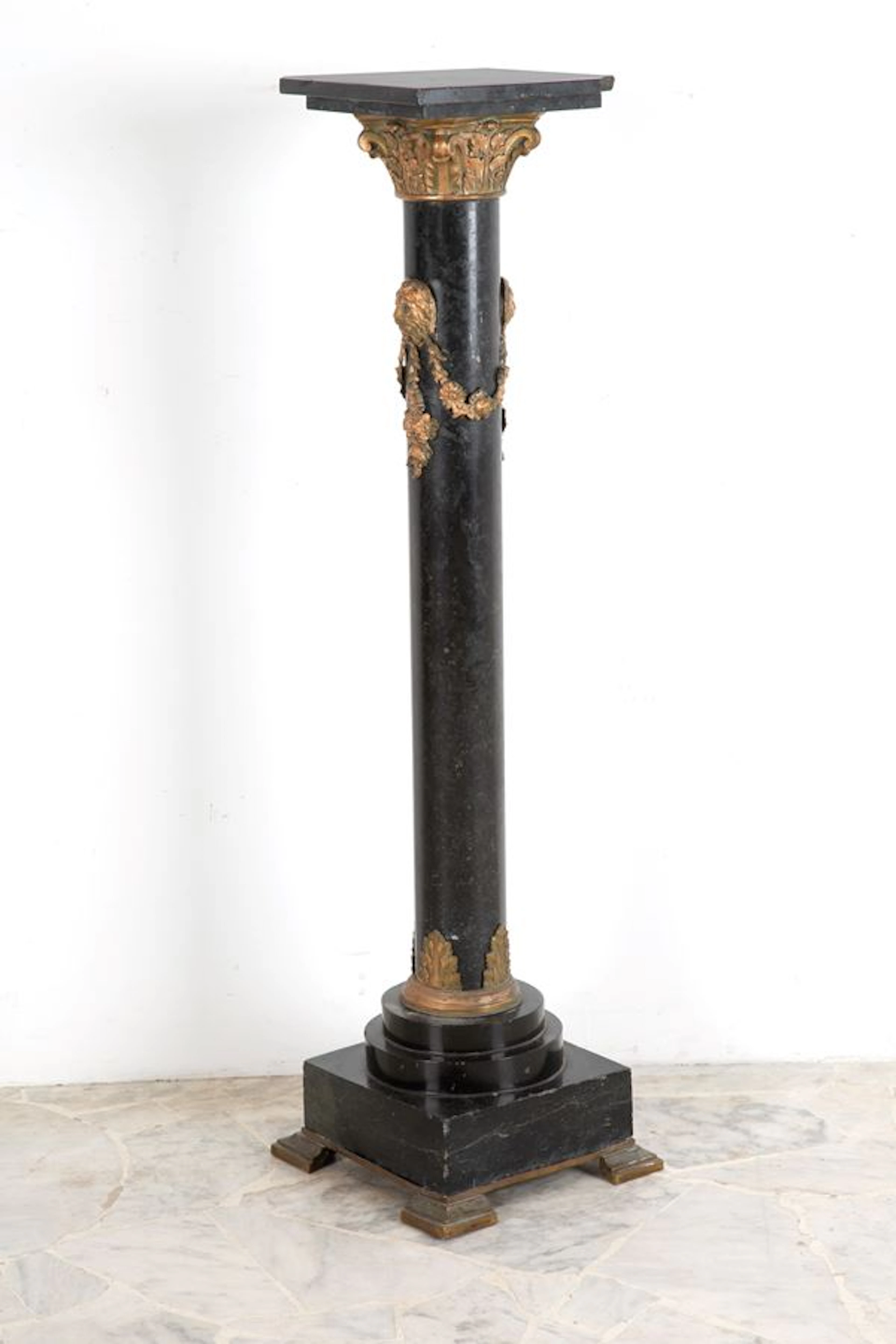Colonna in marmo nero