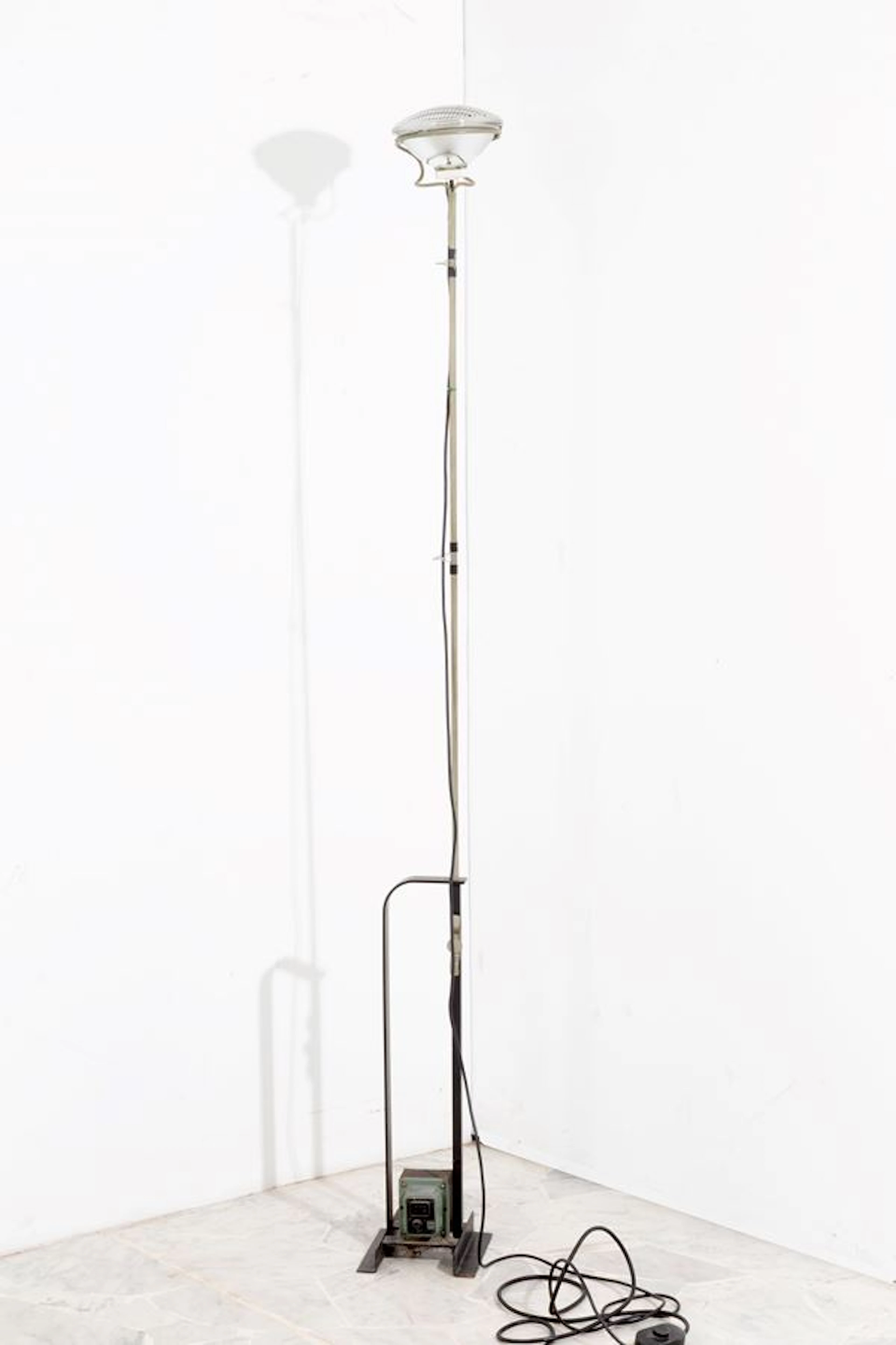 ACHILLE CASTIGLIONI,PIER GIACOMO CASTIGLIONI : Toio floor lamp for