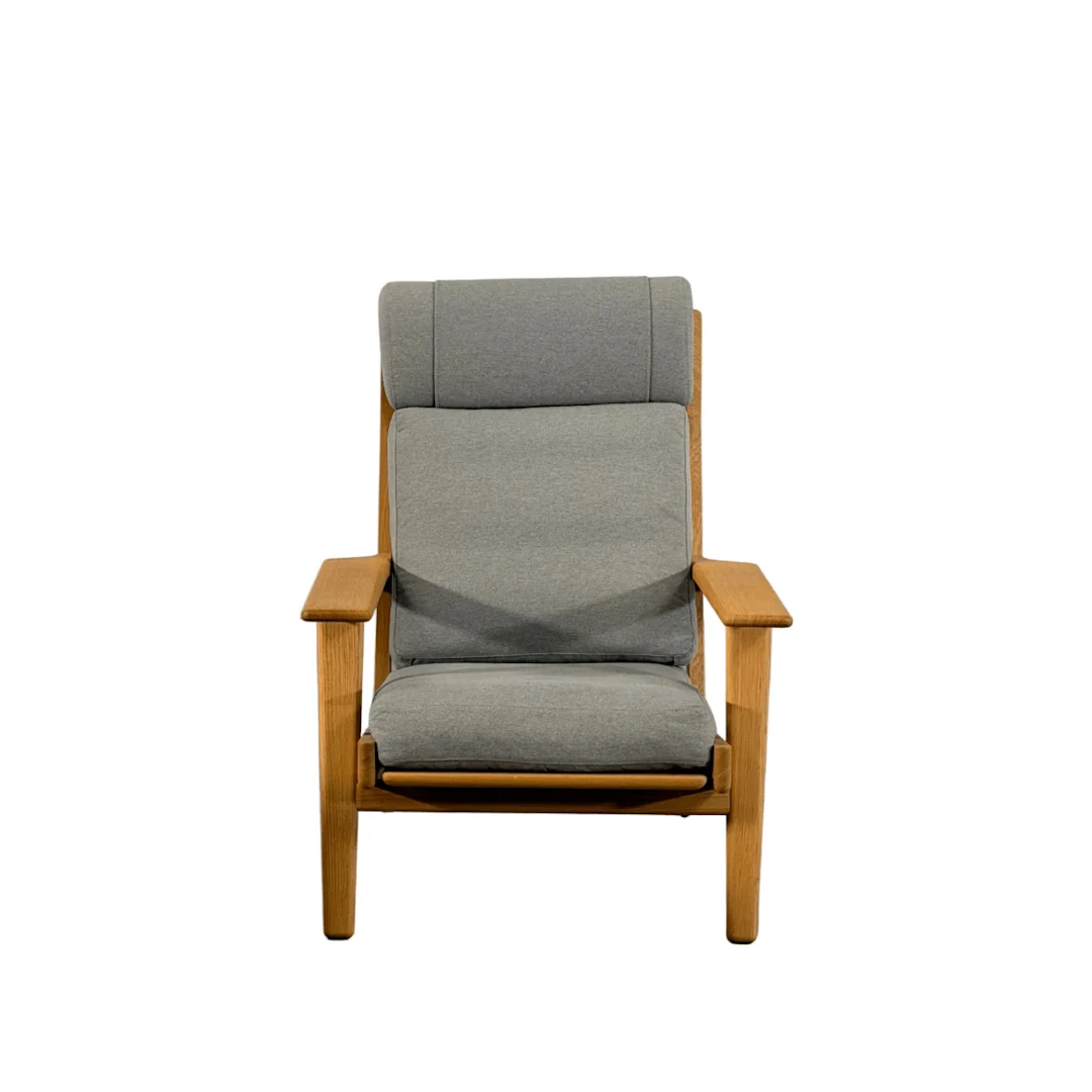 GE-290A Lounge Chair by Hans J. Wegner