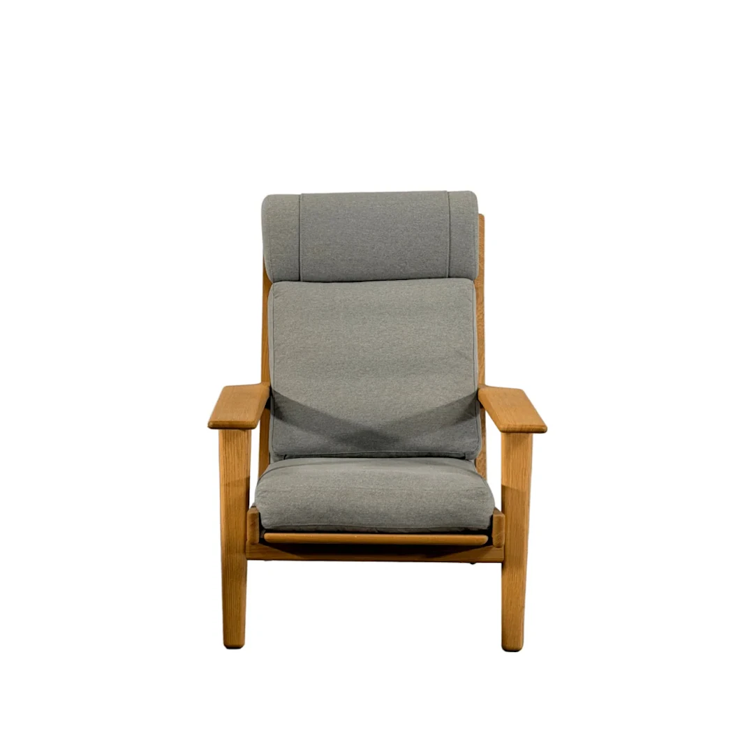 GE-290A Lounge Chair by Hans J. Wegner