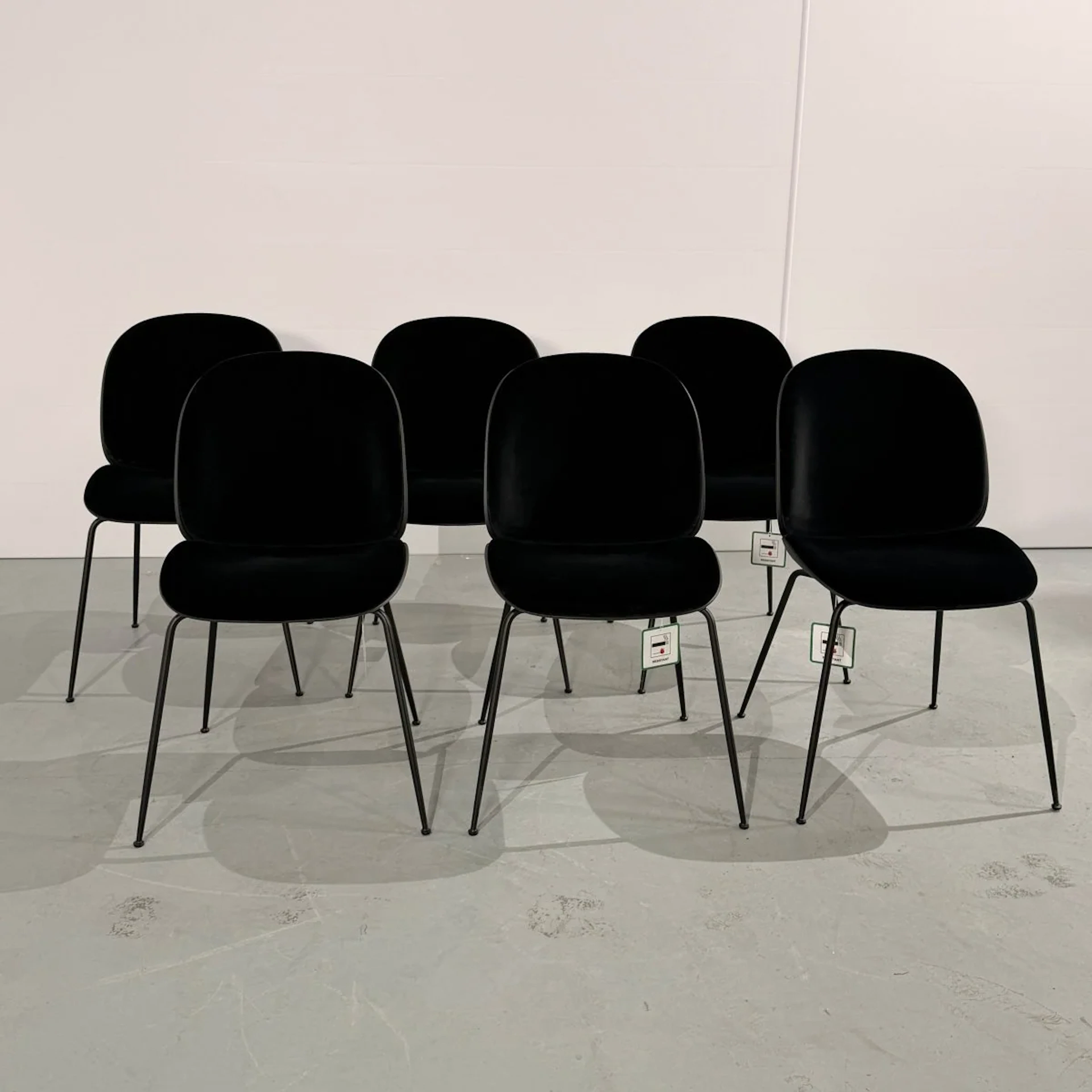 GUBI BEETLE CHAIR VELVET, SET OF SIX
