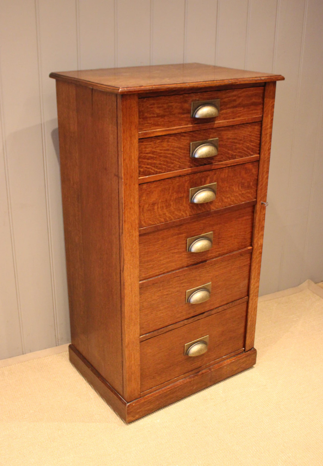 Edwardian Oak Lockable Wellington Style Chest Of Drawers