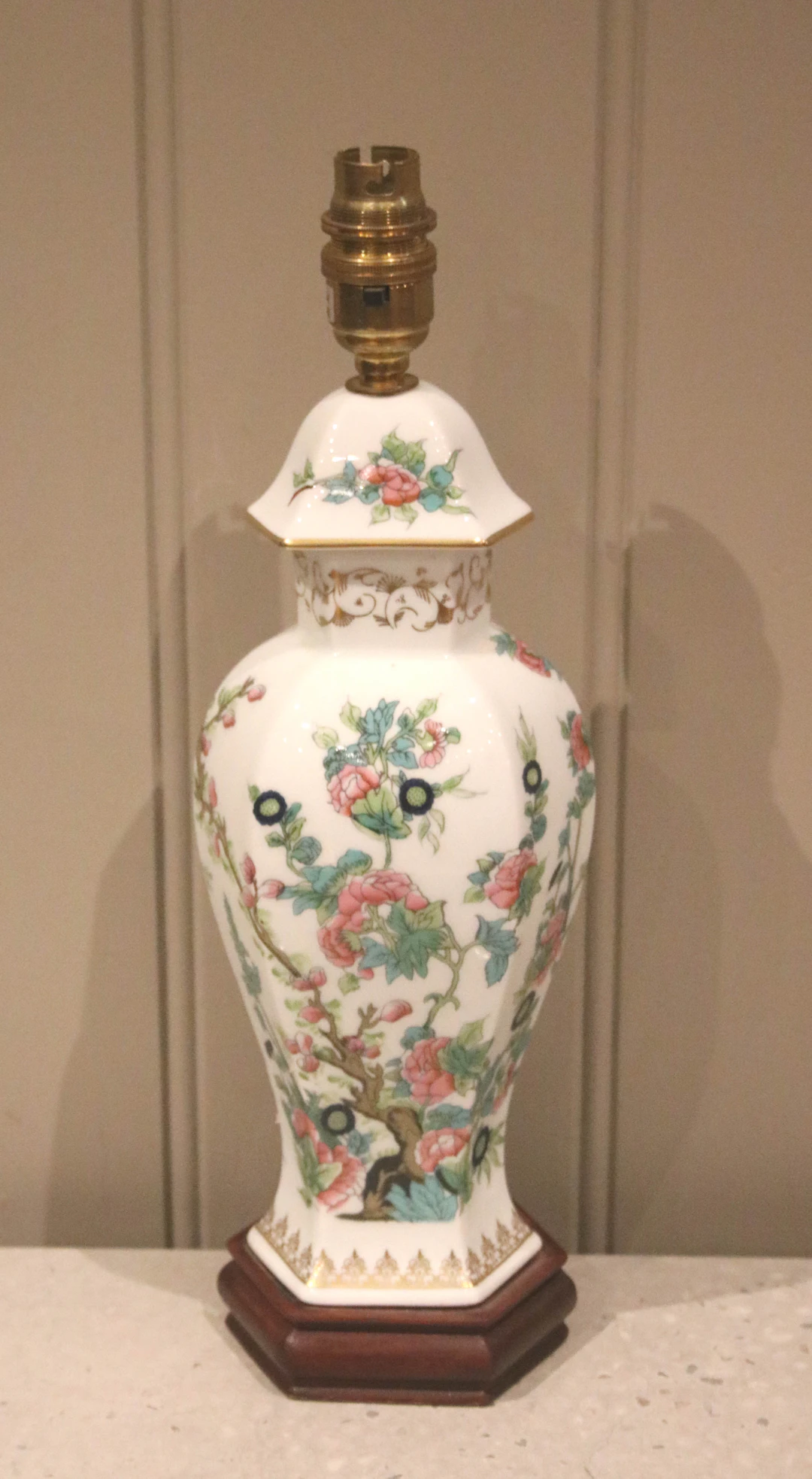 #Vintage Floral Vase Table Lamp