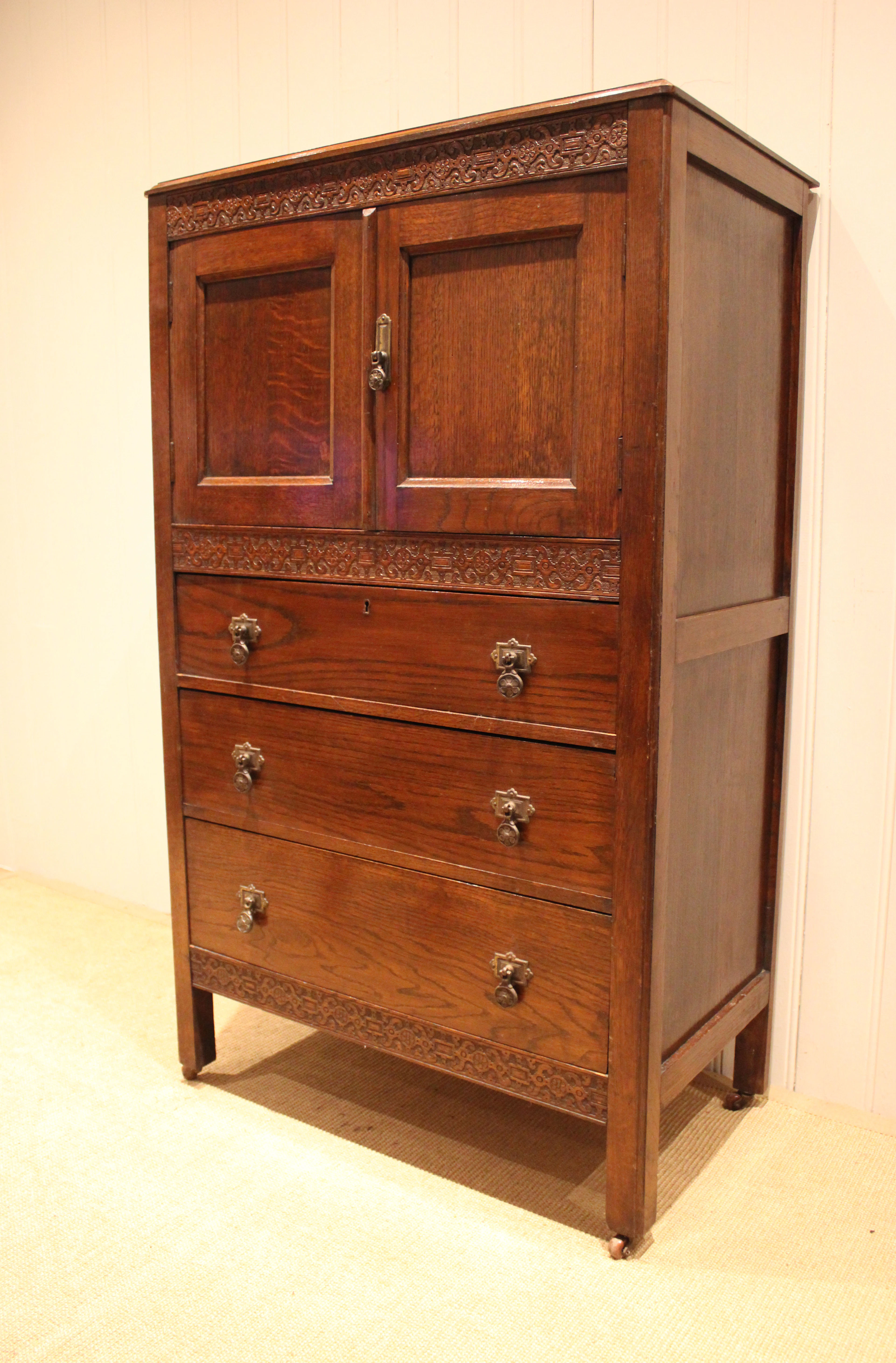 Oak Dressing Chest
