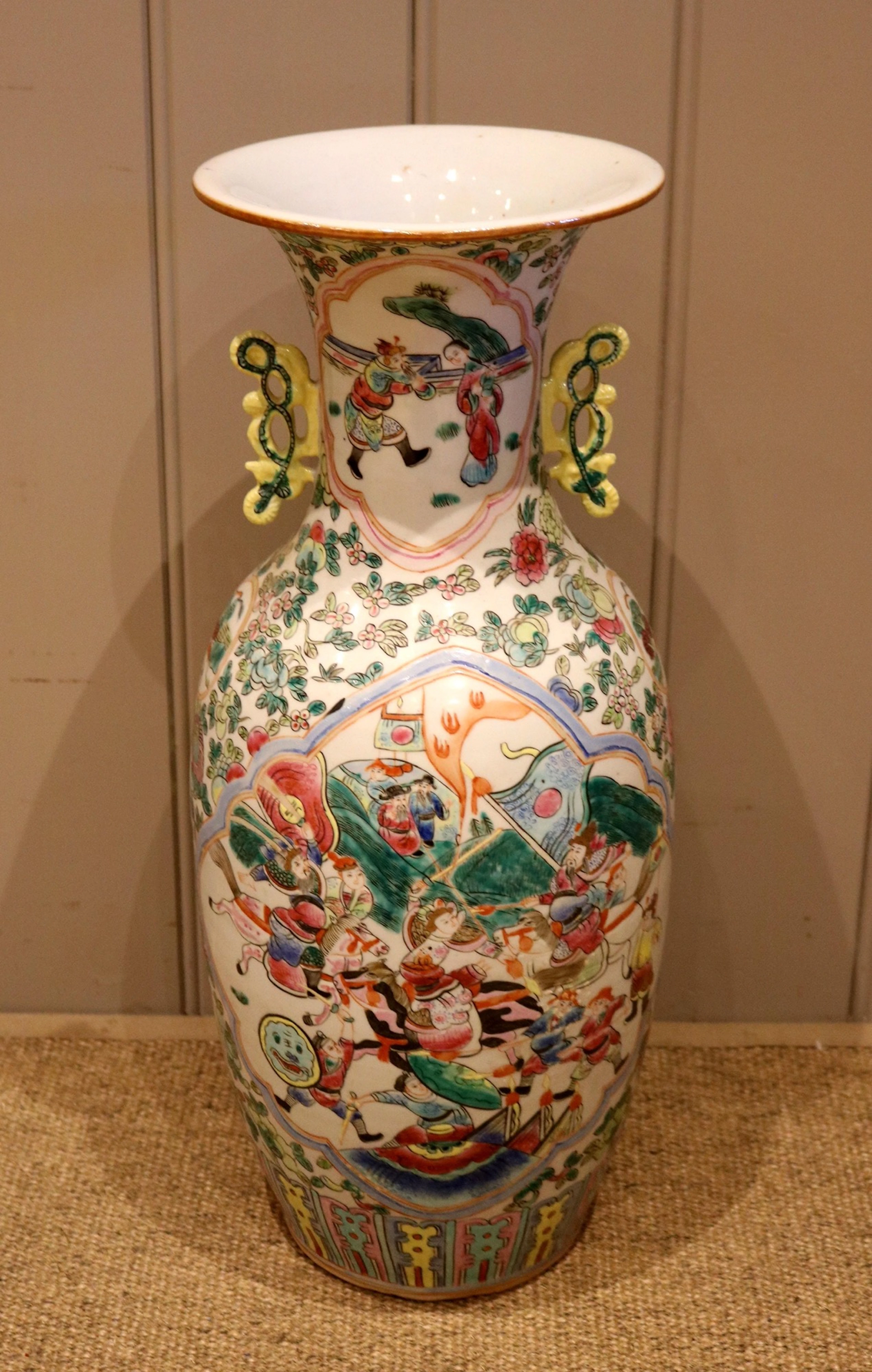 19th century Style Cantonese Vase