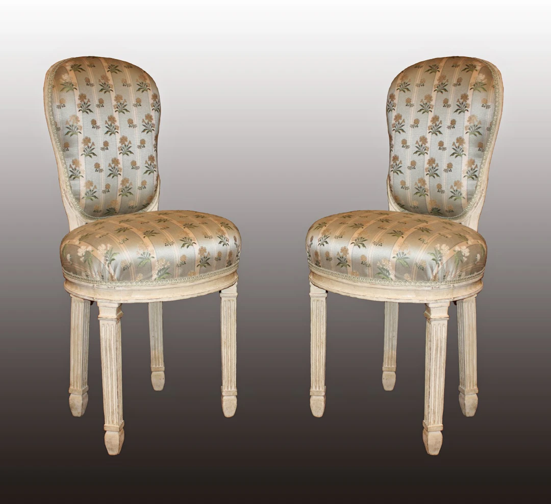 Paire de Chaises de Musicien en bois laqué