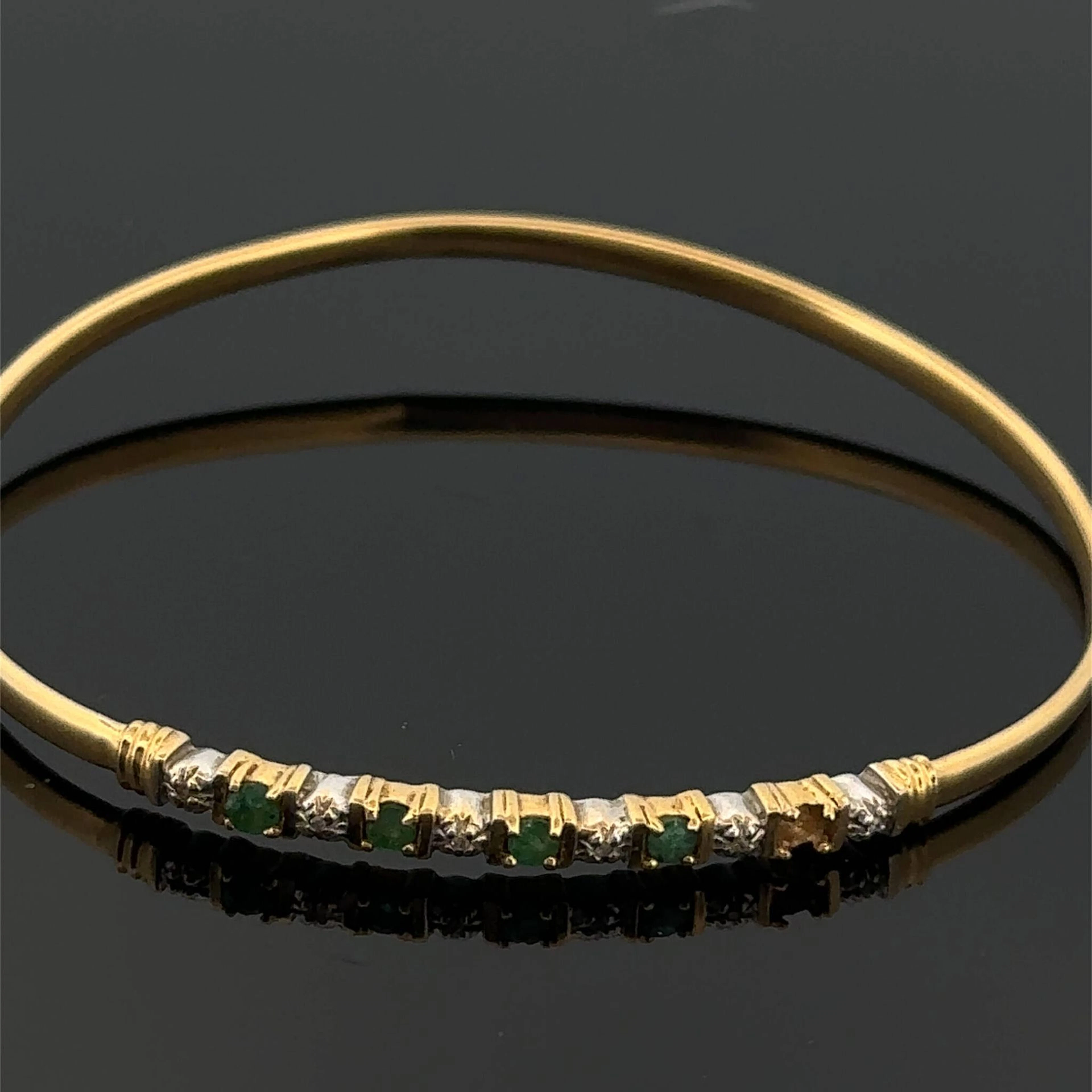 Delicate rigid bangle in yellow and white gold (750) set wit - Lot 237