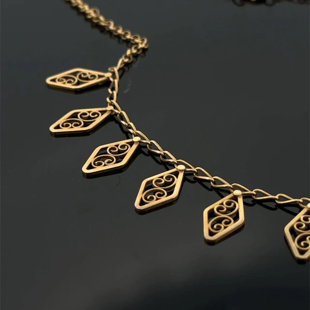 Yellow gold (750) necklace with a jaseron link chain, featur - Lot 211