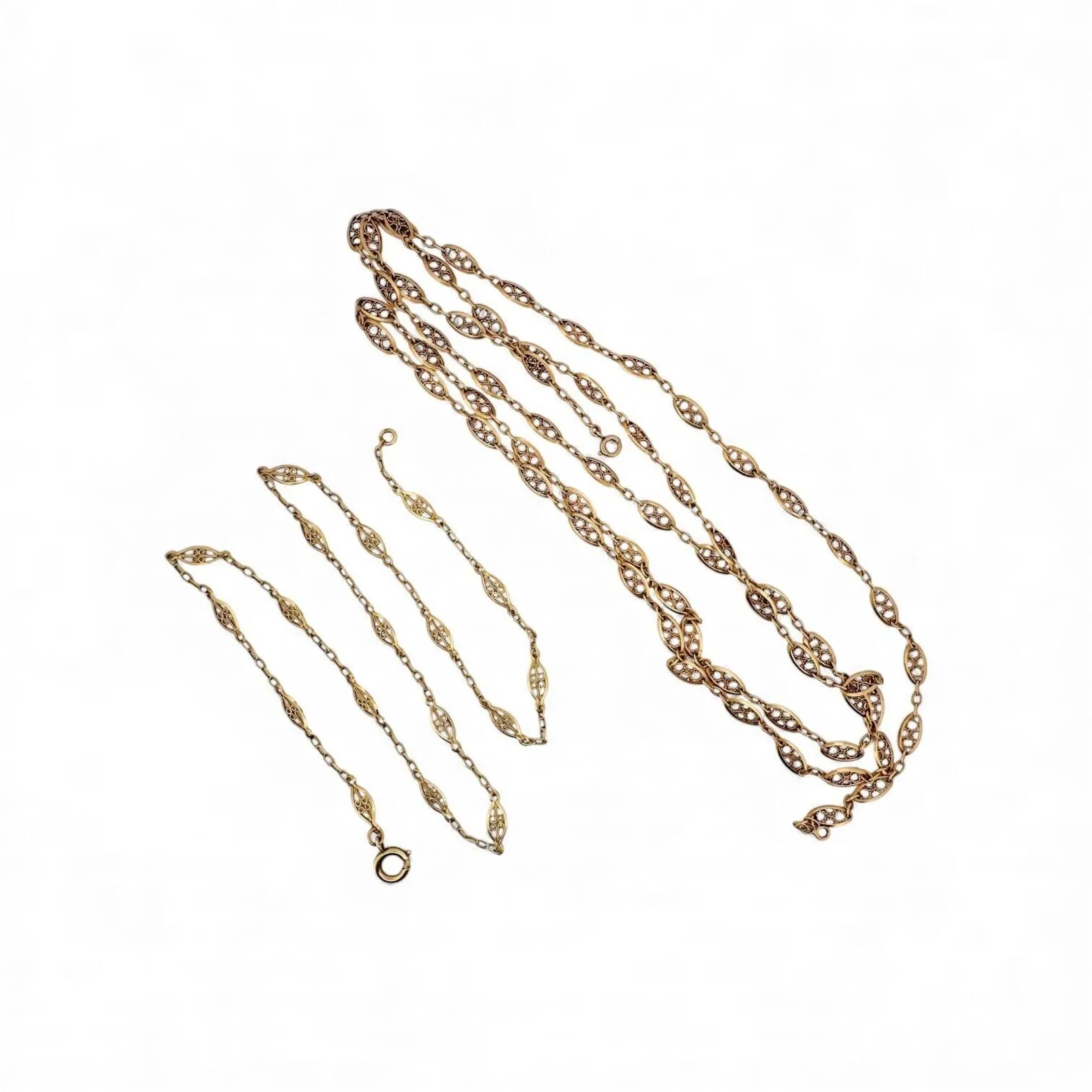 Suite de deux colliers en or jaune 18K (750) à maillons ovales filigranés. Tour de cou : 55 & 120 cm - Poids total : 36.15 g.