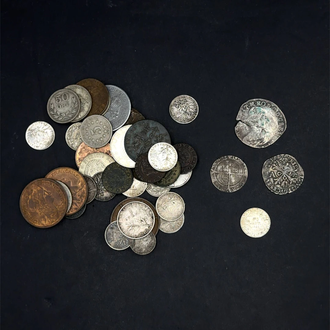 A lot of approximately 40 bronze and silver coins from Rome - Lot 55