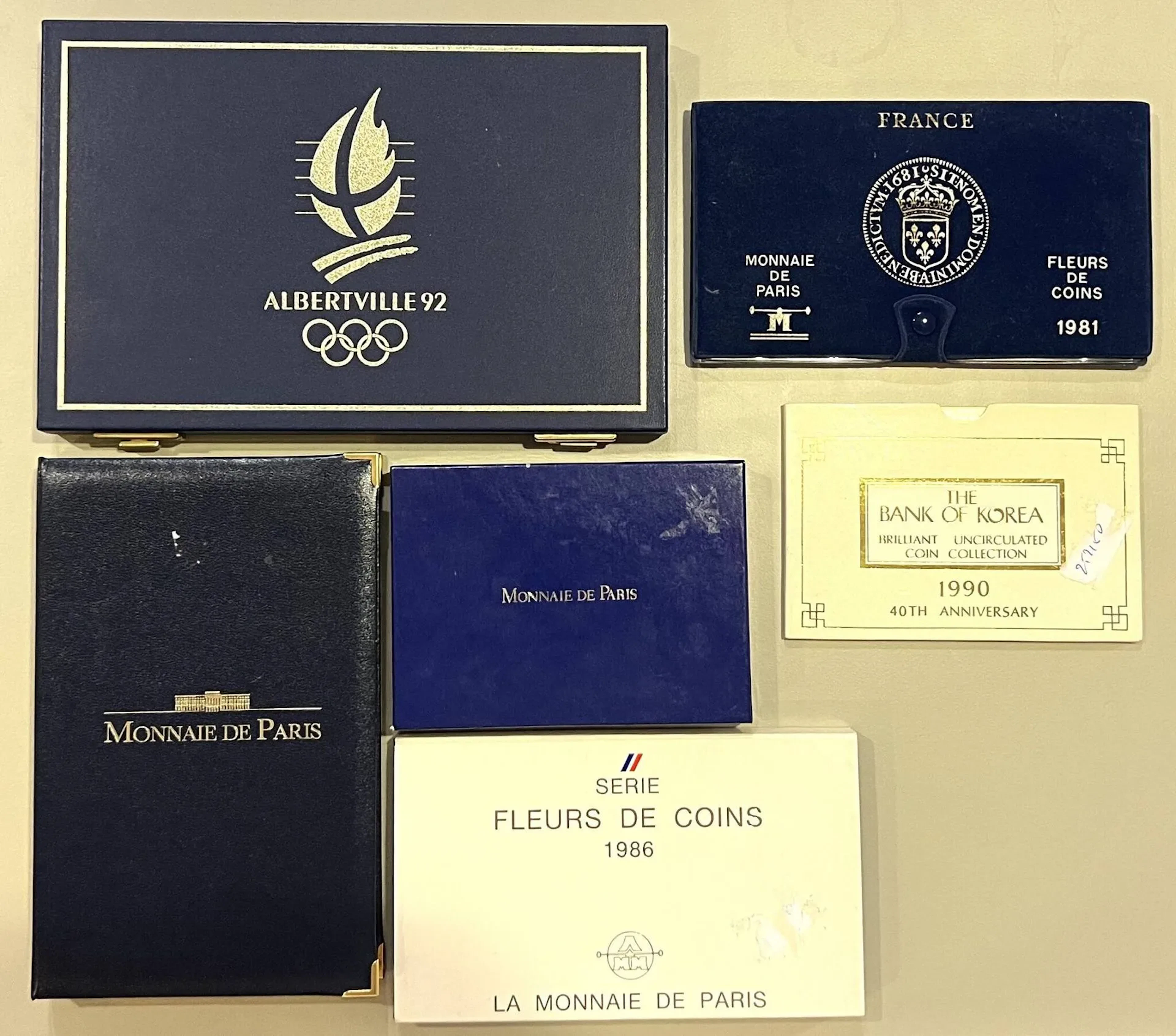 Set of six cases, composed as follows. - Lot 47