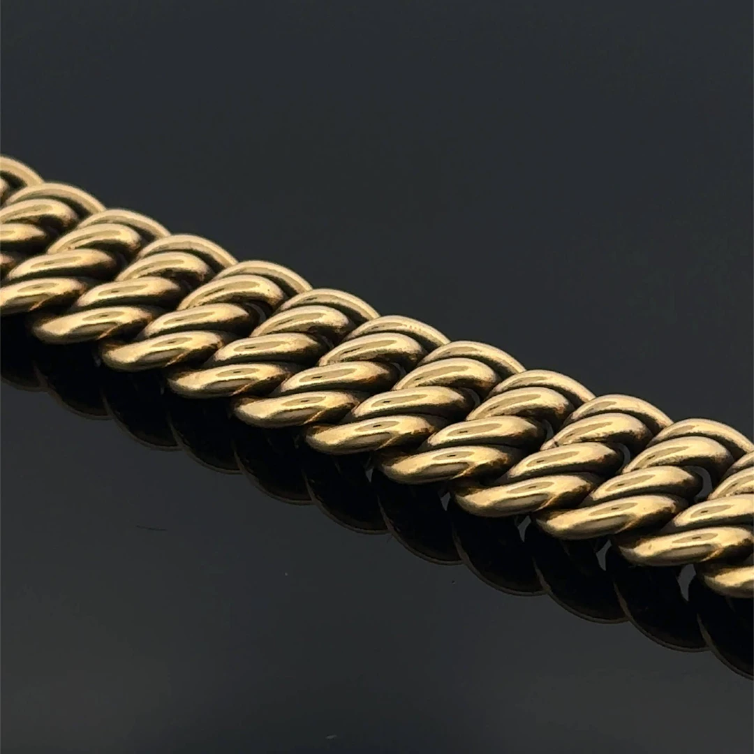 Yellow gold (750) bracelet with partially engraved American- - Lot 261