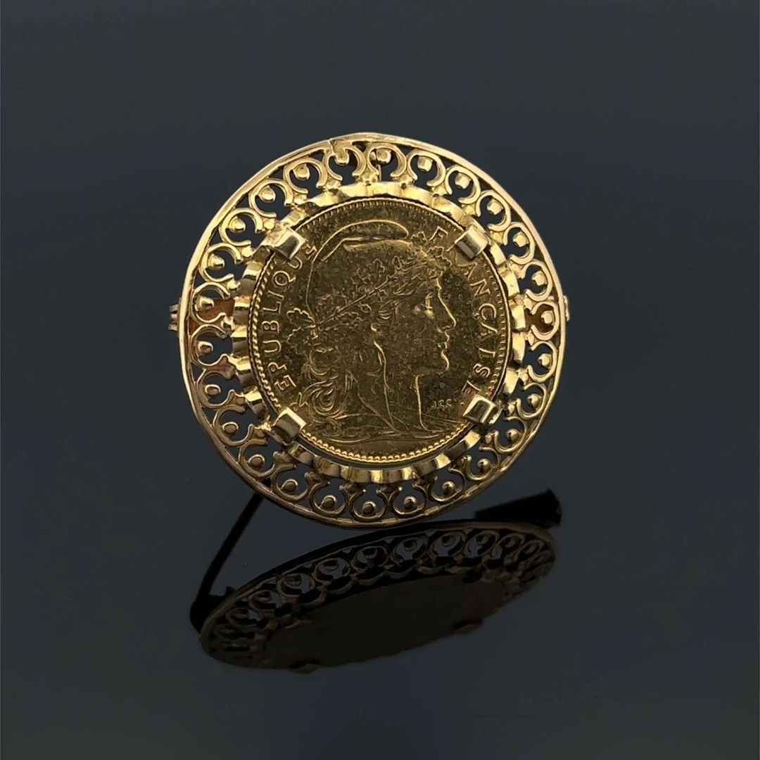 Circular yellow gold (750) brooch-pendant featuring a 1900 1 - Lot 218